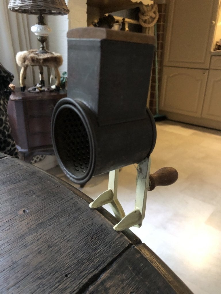 Nootmuskaat molen om op een plank of tafel te klemmen, Ophalen of Verzenden