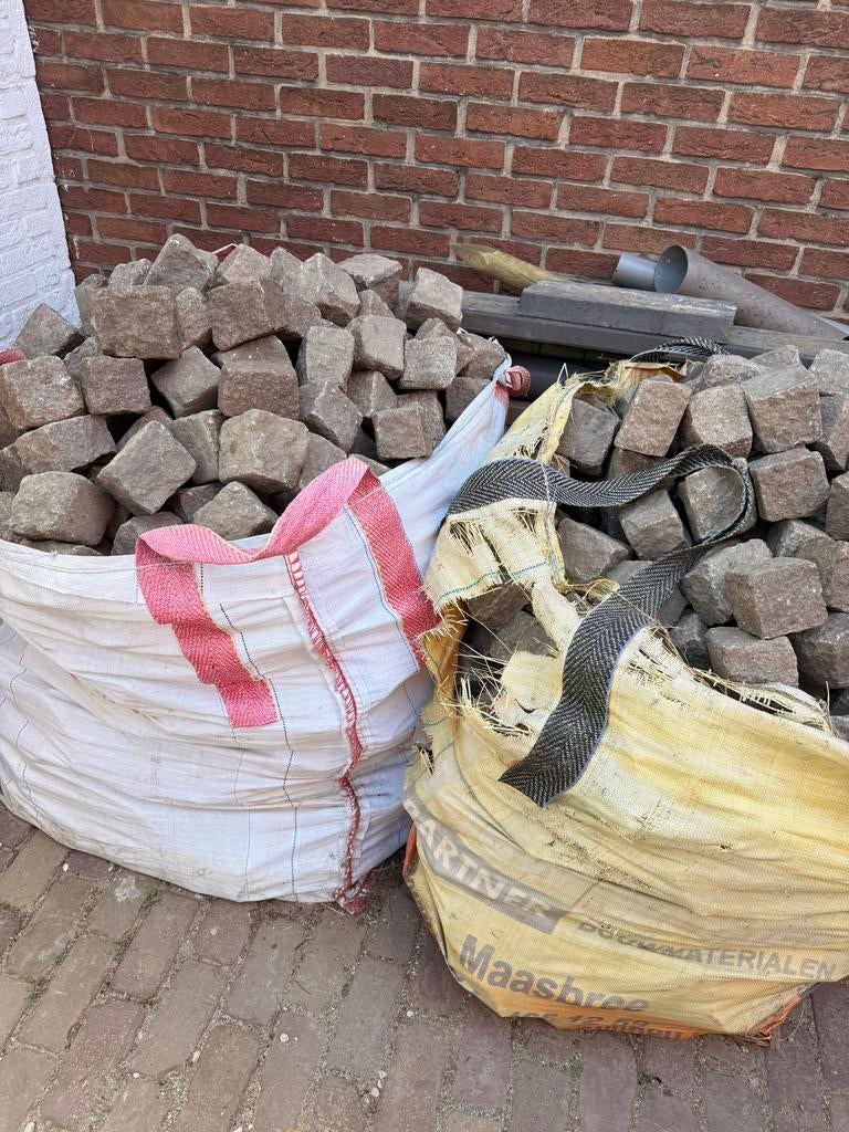 Zweedse granieten kasseien, handgekapt, kinderkoppen kassei, Tuin en Terras, Tegels en Klinkers, Ophalen, Klinkers, Zo goed als nieuw