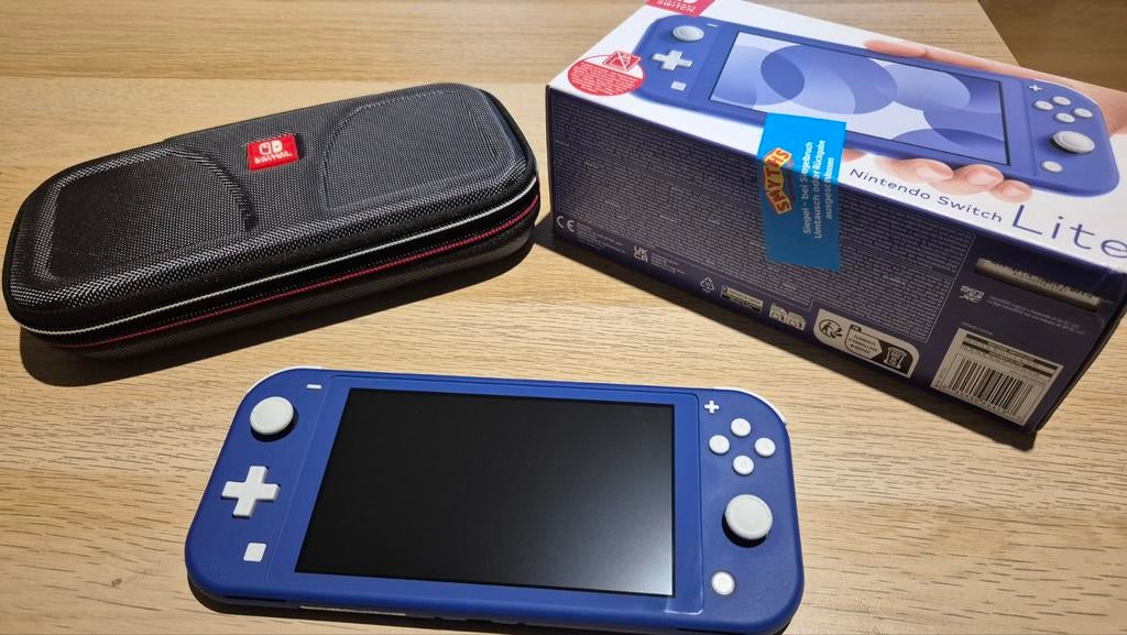Nintendo Switch Lite Blauw met beschermhoes, Spelcomputers en Games, Spelcomputers | Nintendo Switch Lite, Ophalen of Verzenden