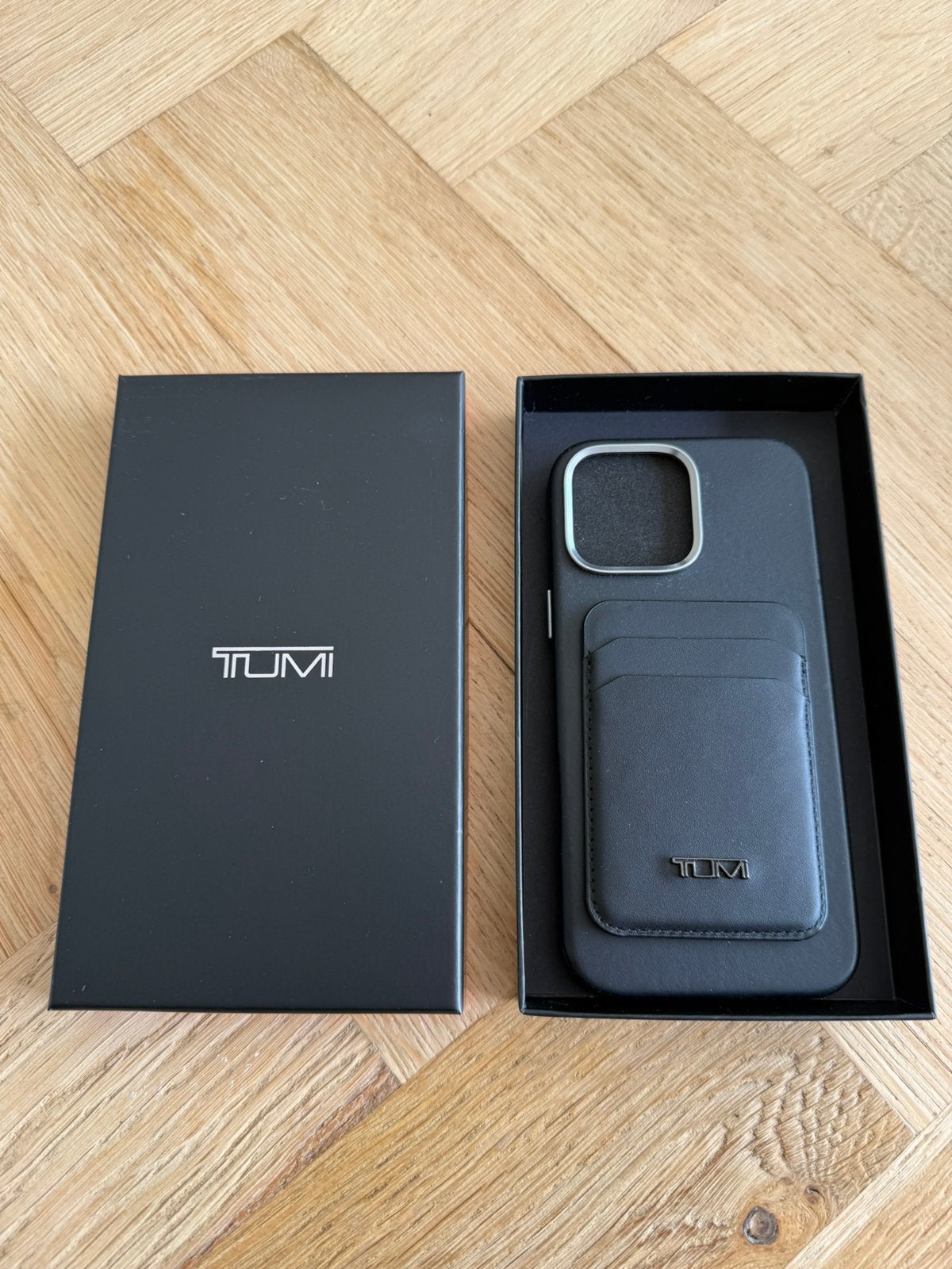 Tumi cover Iphone 16 Pro Max, IPhone 16 Pro Max, Zwart, Frontje of Cover, Ophalen of Verzenden