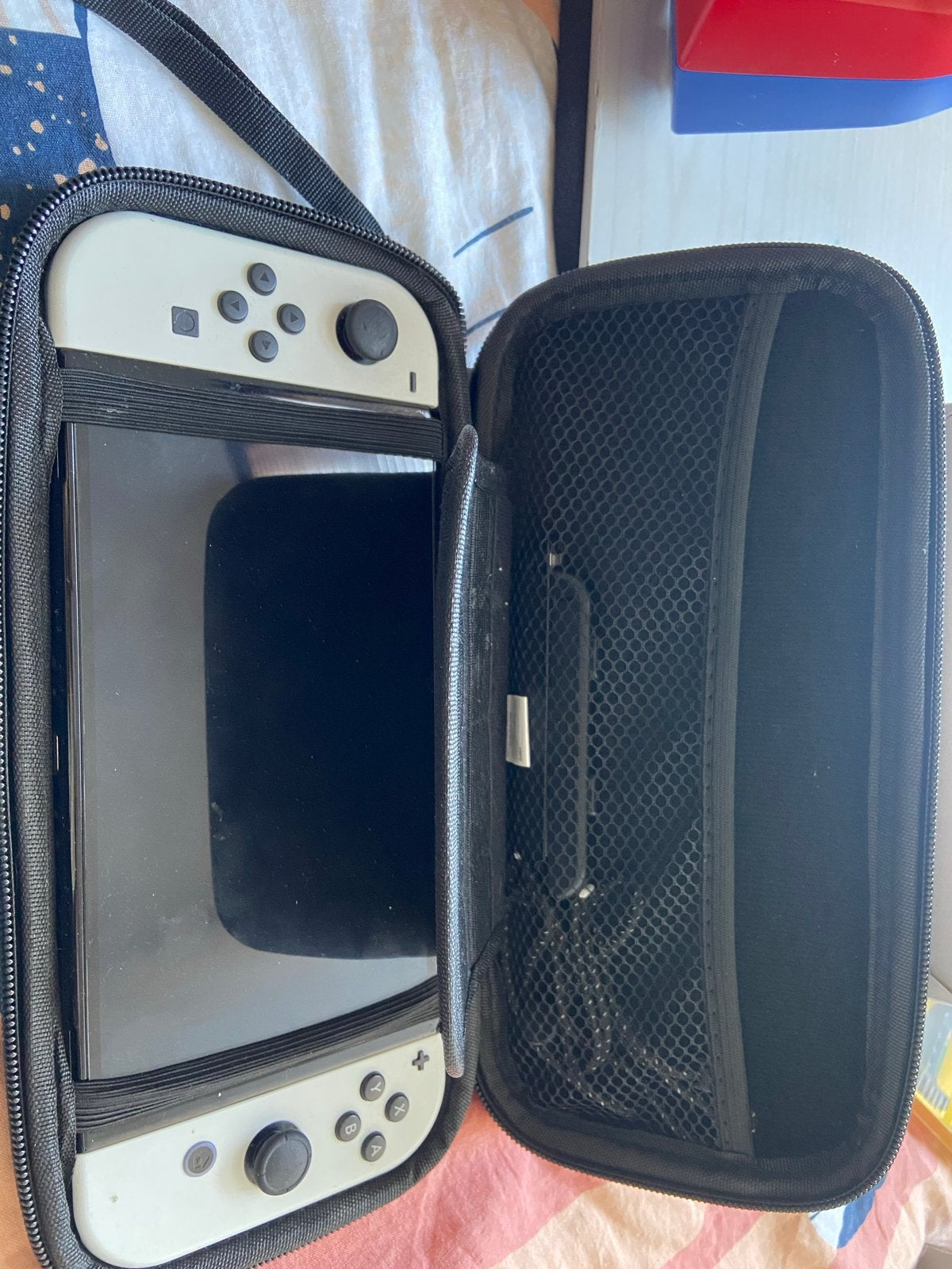 Nintendo Switch OLED met hoes, extra's en dozen, Met games, Met 2 controllers, Zo goed als nieuw, Switch OLED