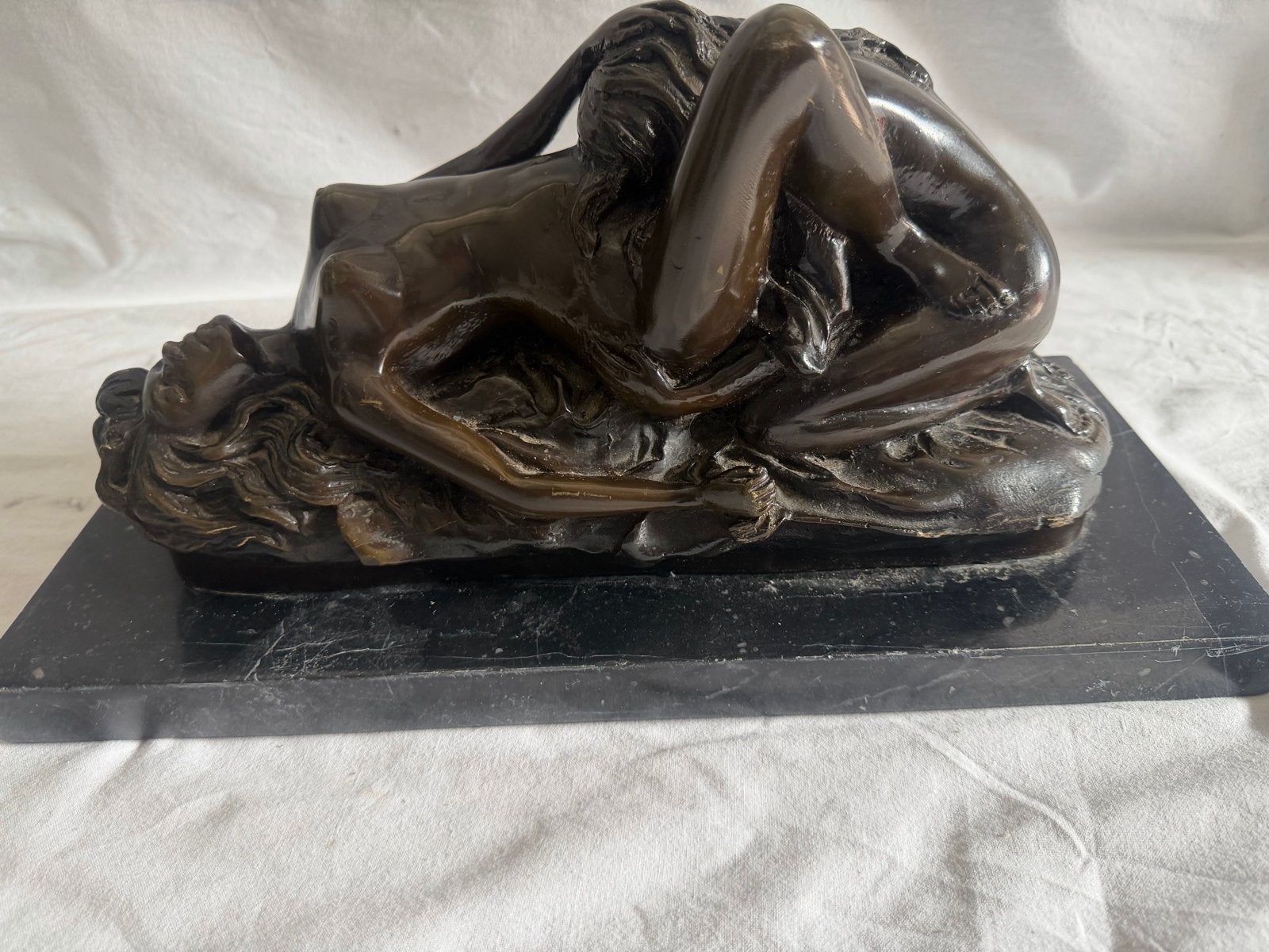 Bronzen Beeld 2 Liggende Vrouwen, Ophalen, Brons
