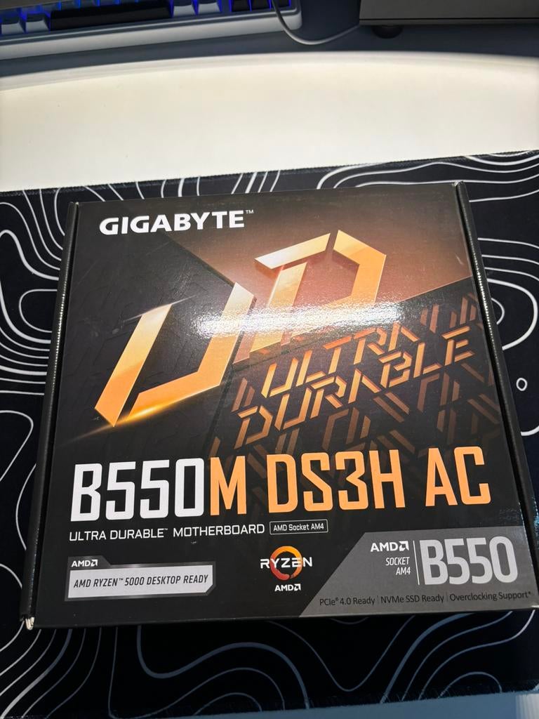 Gigabyte B550M DS3H AC, Computers en Software, Moederborden, Ophalen of Verzenden, Nieuw, AMD, DDR4