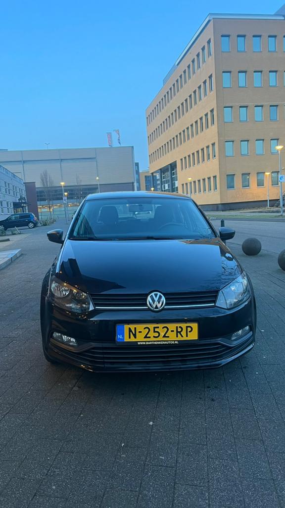 Volkswagen Polo 1.0 MPI 44KW 2014 Zwart, Auto's, Voorwielaandrijving, 40 €/maand, Zwart, Zwart