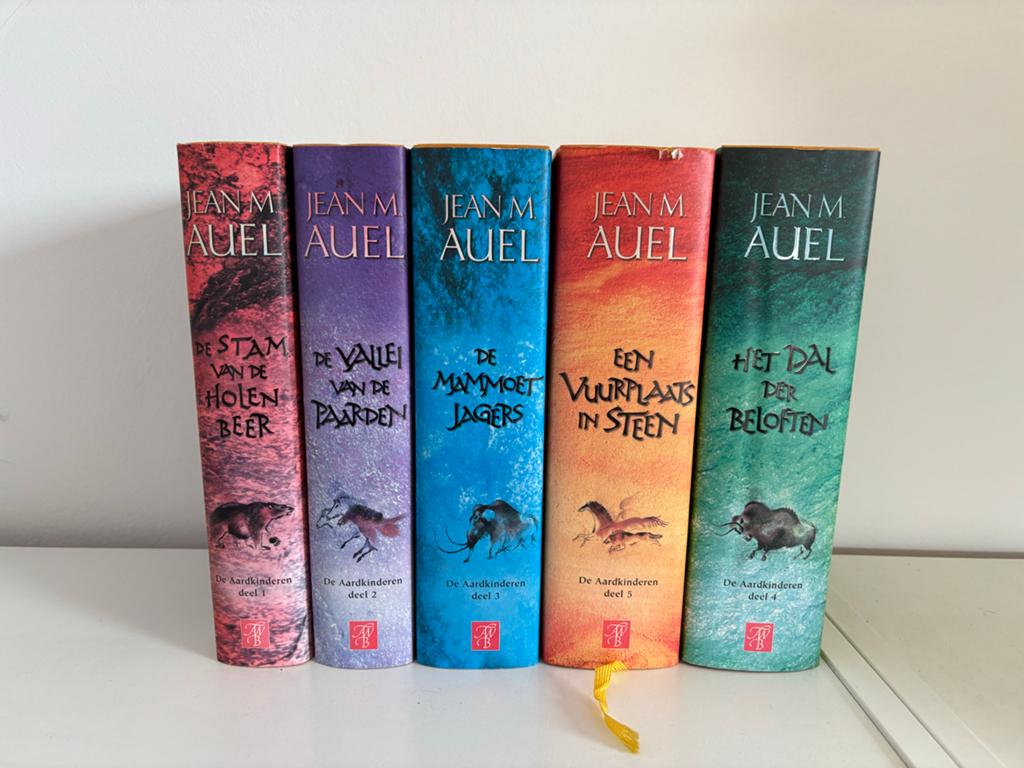 De Aardkinderen complete serie - Jean M. Auel (5 boeken), Ophalen of Verzenden, Zo goed als nieuw, Nederland