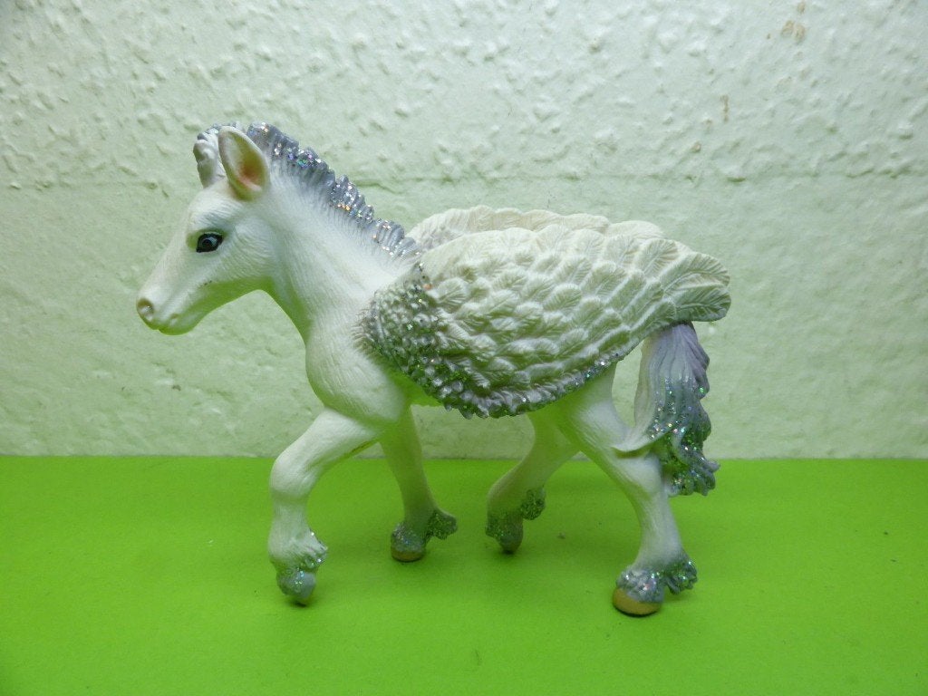 Schleich 70448 pegasus jong, Verzenden, Zo goed als nieuw, Paard, Beeldje of Figuurtje