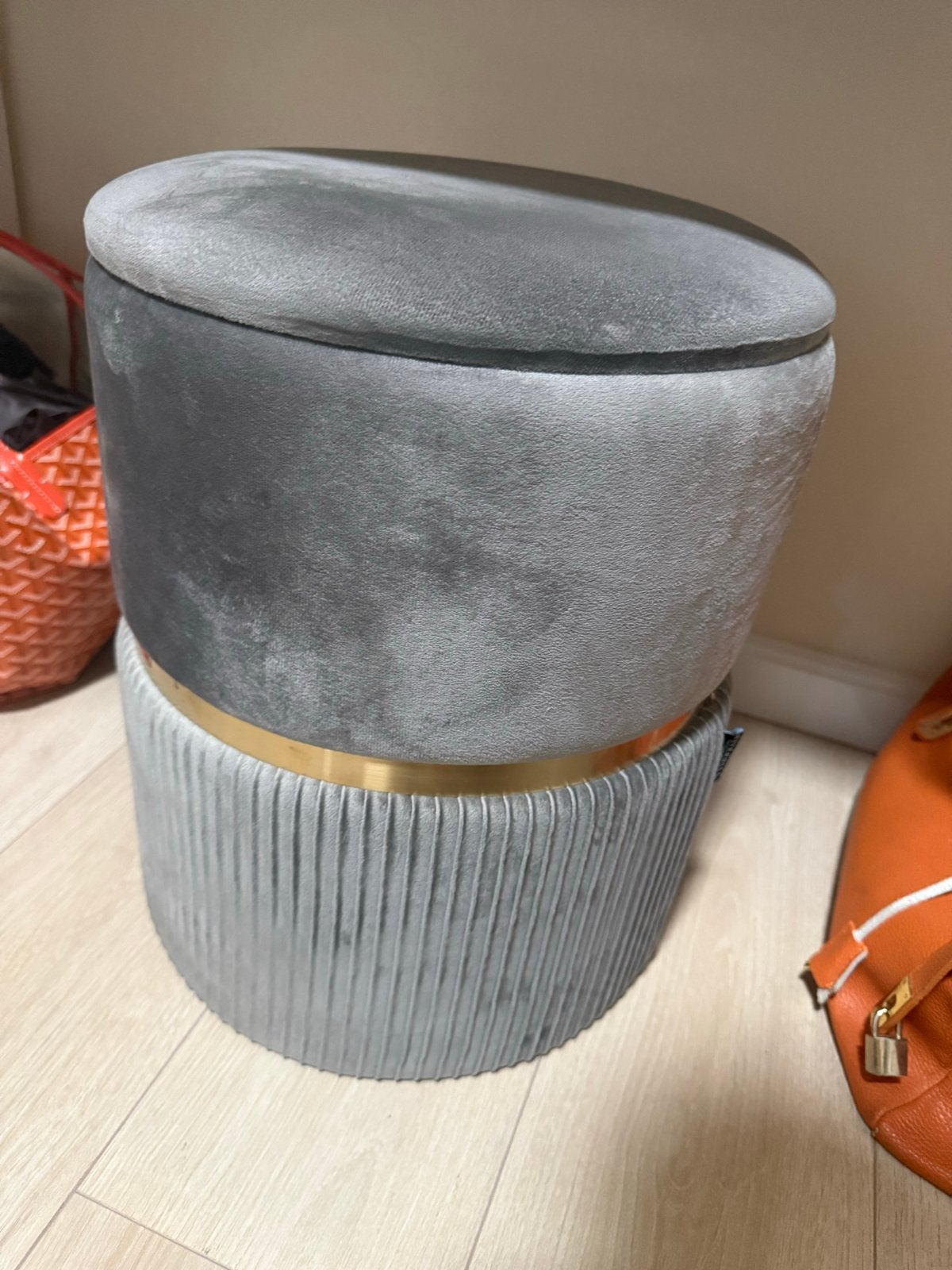 Riverdale poef met opbergruimte - Grijs fluweel, Ophalen, Minder dan 50 cm, Rond, Zo goed als nieuw