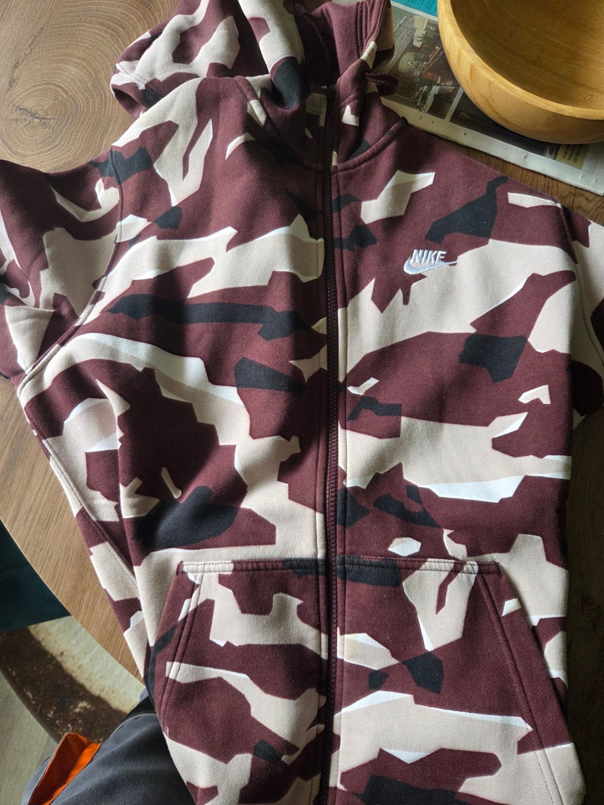 Nike Camouflage Hoodie - Rood Cammo, Maat 52/54 (L), Bruin, Nike, Ophalen of Verzenden
