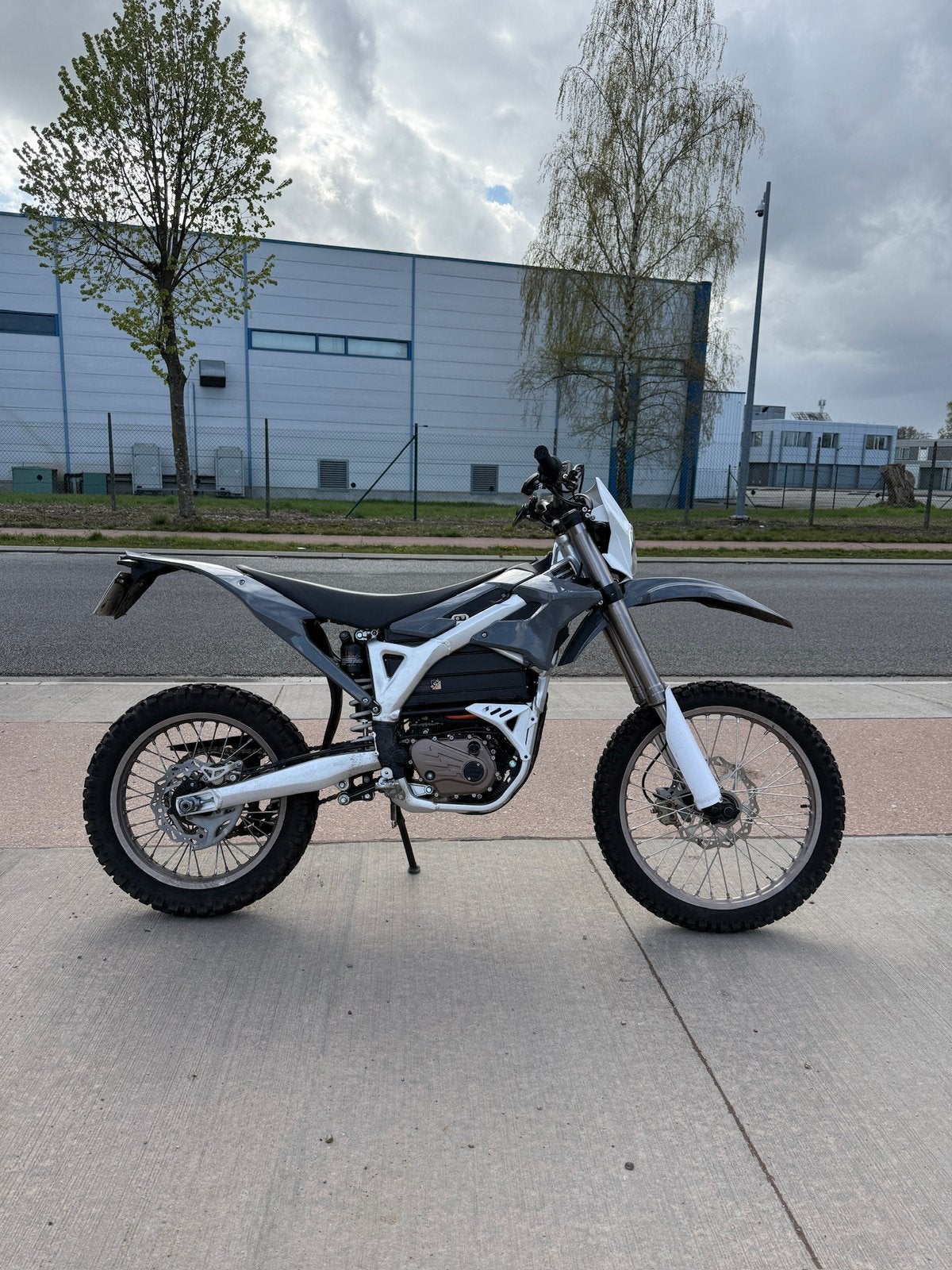 Surron Storm bee 2023 A1, Fietsen en Brommers, Brommers | Crossbrommers, 125 cc, Zo goed als nieuw, Ophalen, Overige merken