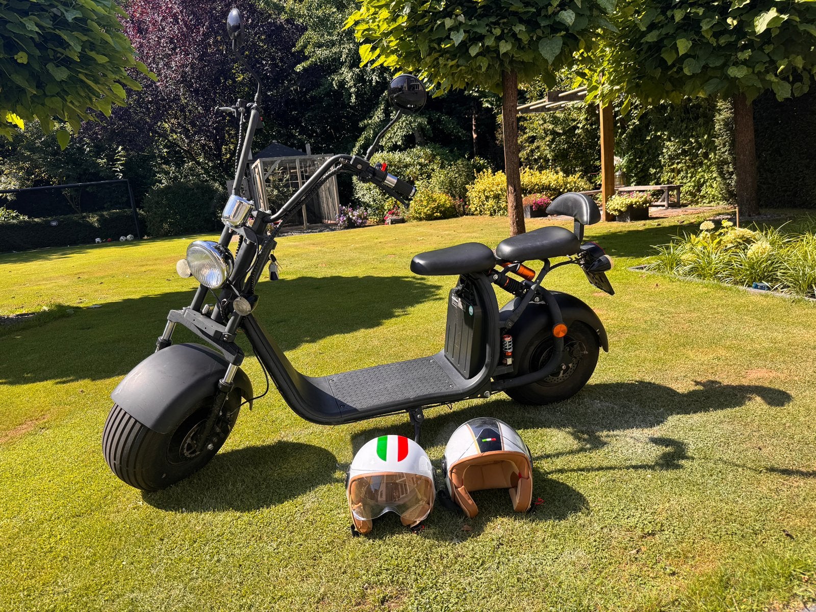 Elektrische scooter / e chopper + 2x helm, Fietsen en Brommers, Brommers | Tomos, Gebruikt, Overige modellen, Maximaal 45 km/u