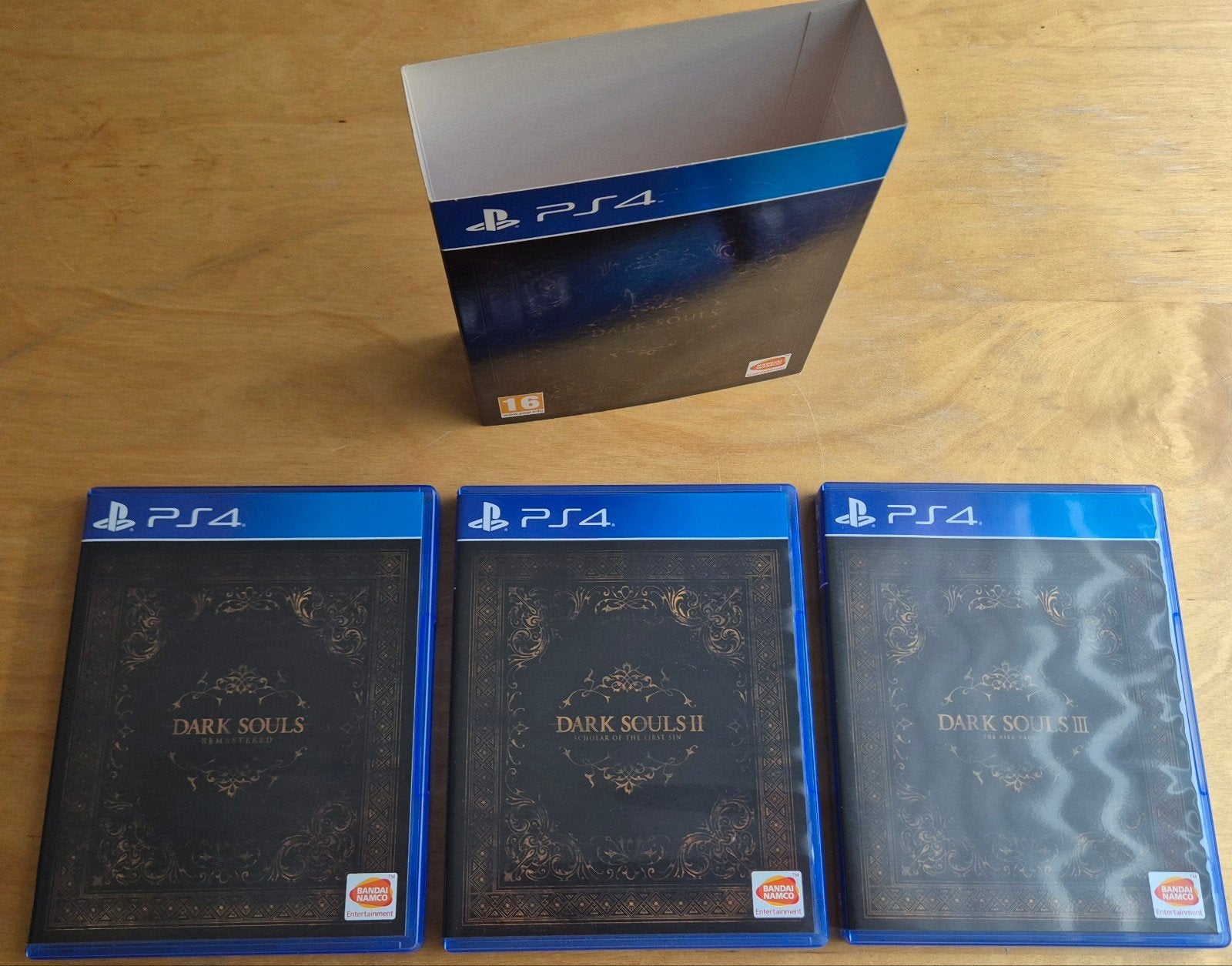 Dark Souls Trilogy PS4 - Remastered, II, III (Compleet), Ophalen of Verzenden, Zo goed als nieuw