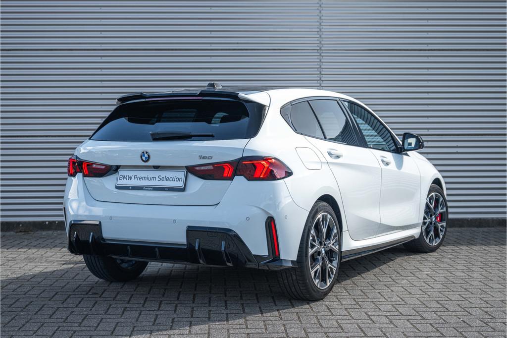 BMW 1 Serie 120 M Sport Automaat / Sportstoelen / Achteruitr, 156 pk, Met garantie (alle), Wit, Origineel Nederlands