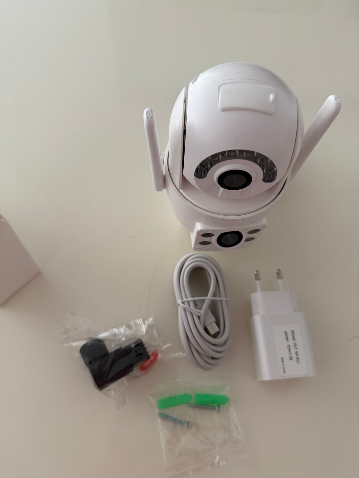 Beveiligingscamera - Binnencamera met bewegingsdetectie, Ophalen of Verzenden, Zo goed als nieuw, Binnencamera