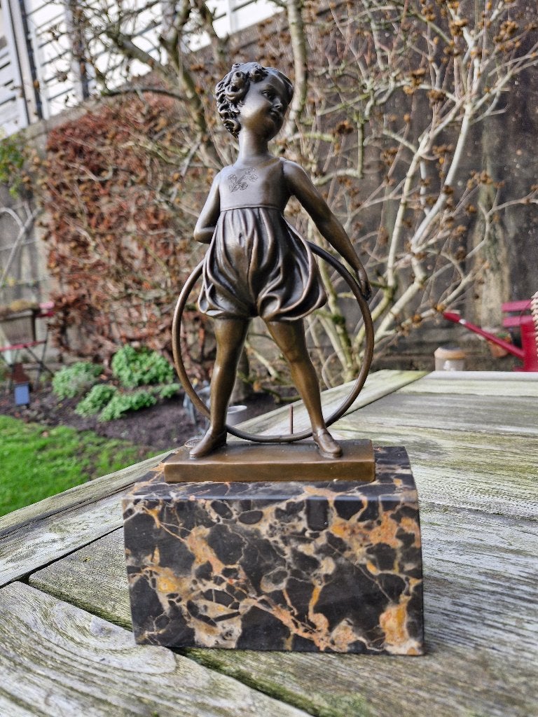 bronzen beeld meisje met hoepel, Verzenden, Art deco, Brons, Beeld