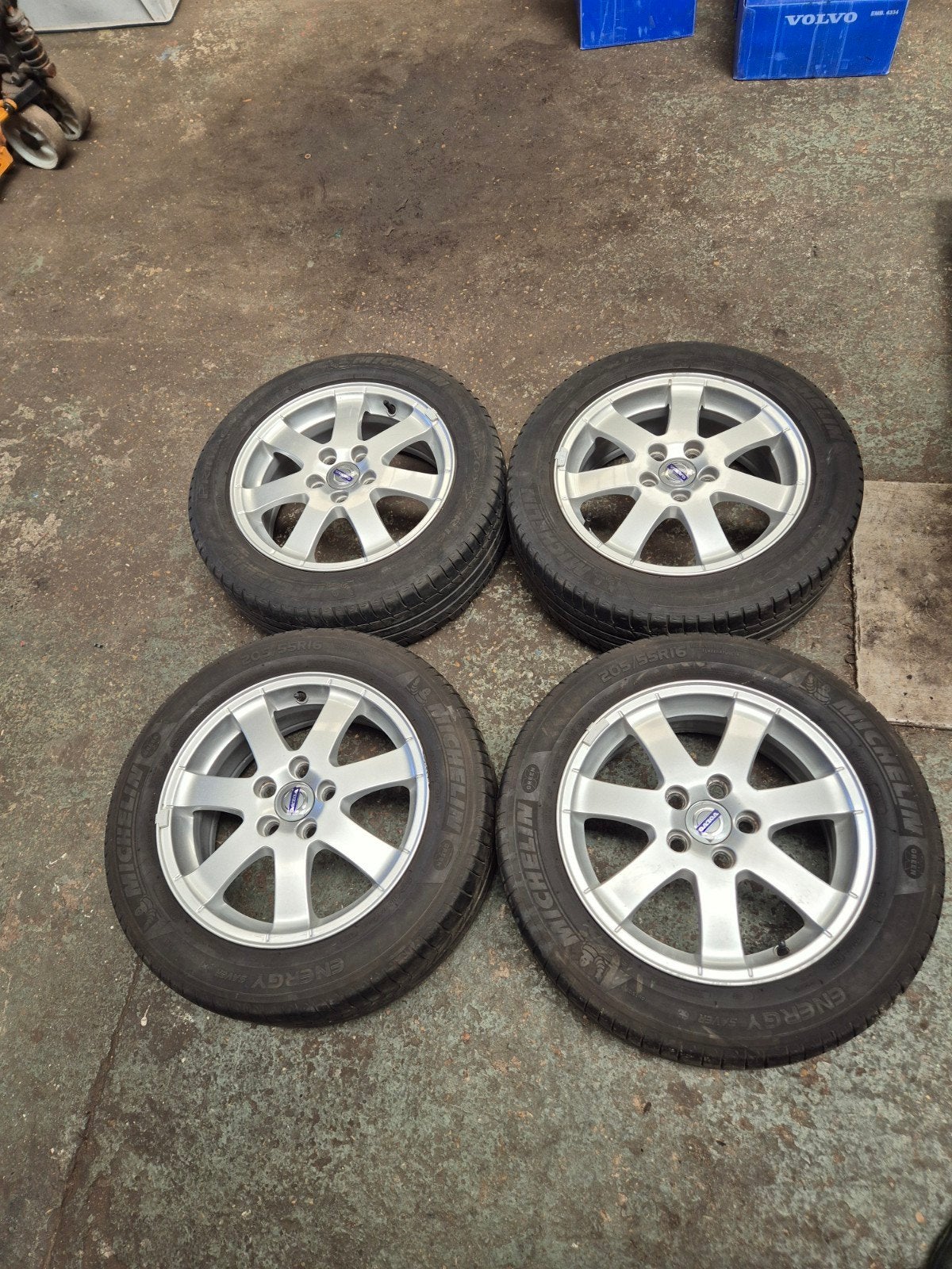Set van 4 Volvo velgen met Michelin zomerbanden 205/55R16, Gebruikt, 16 inch, Banden en Velgen, Personenwagen