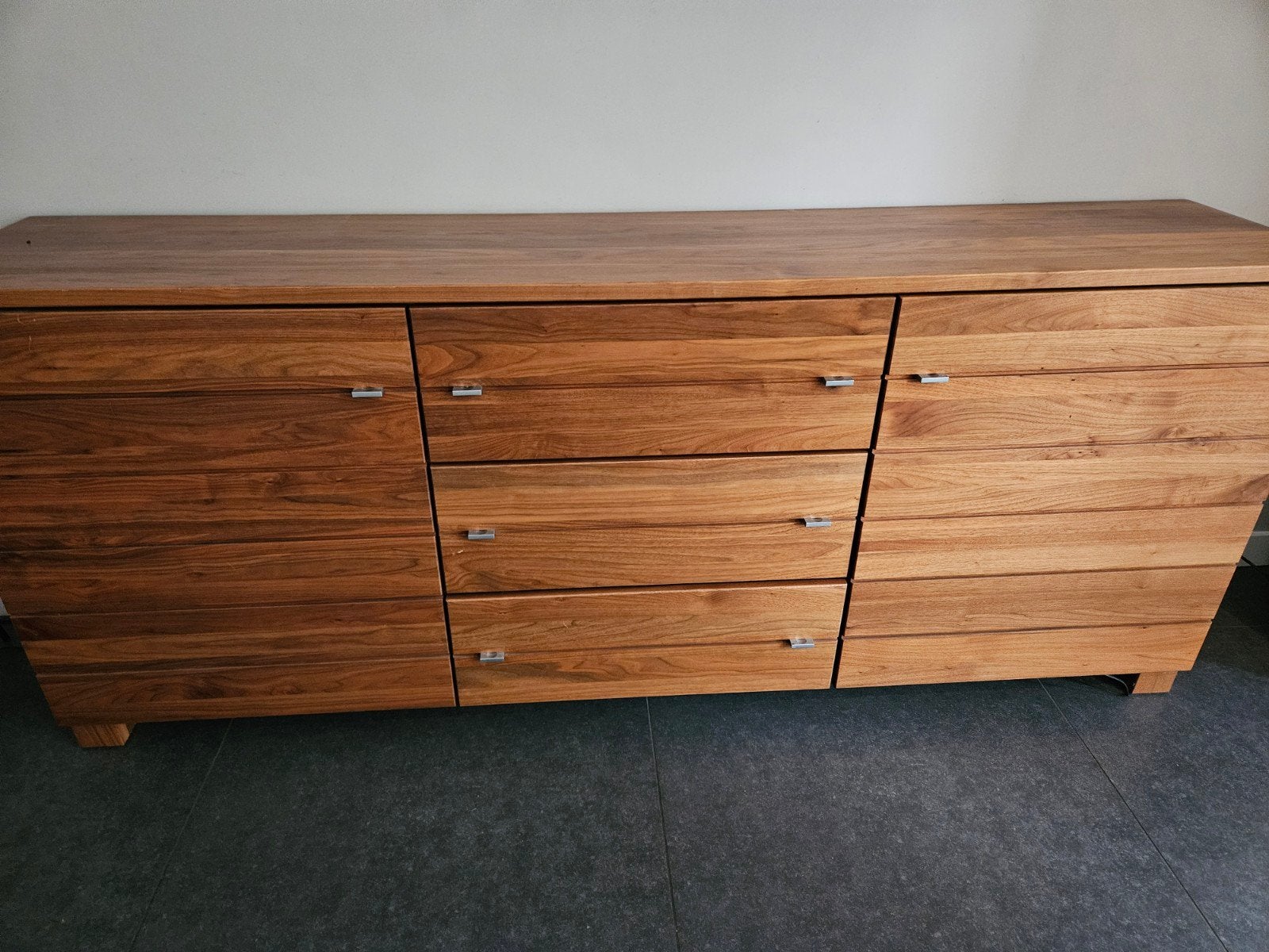 Dressoir geolied notenhout, Ophalen, Modern en eigentijds, Gebruikt, Met deur(en)