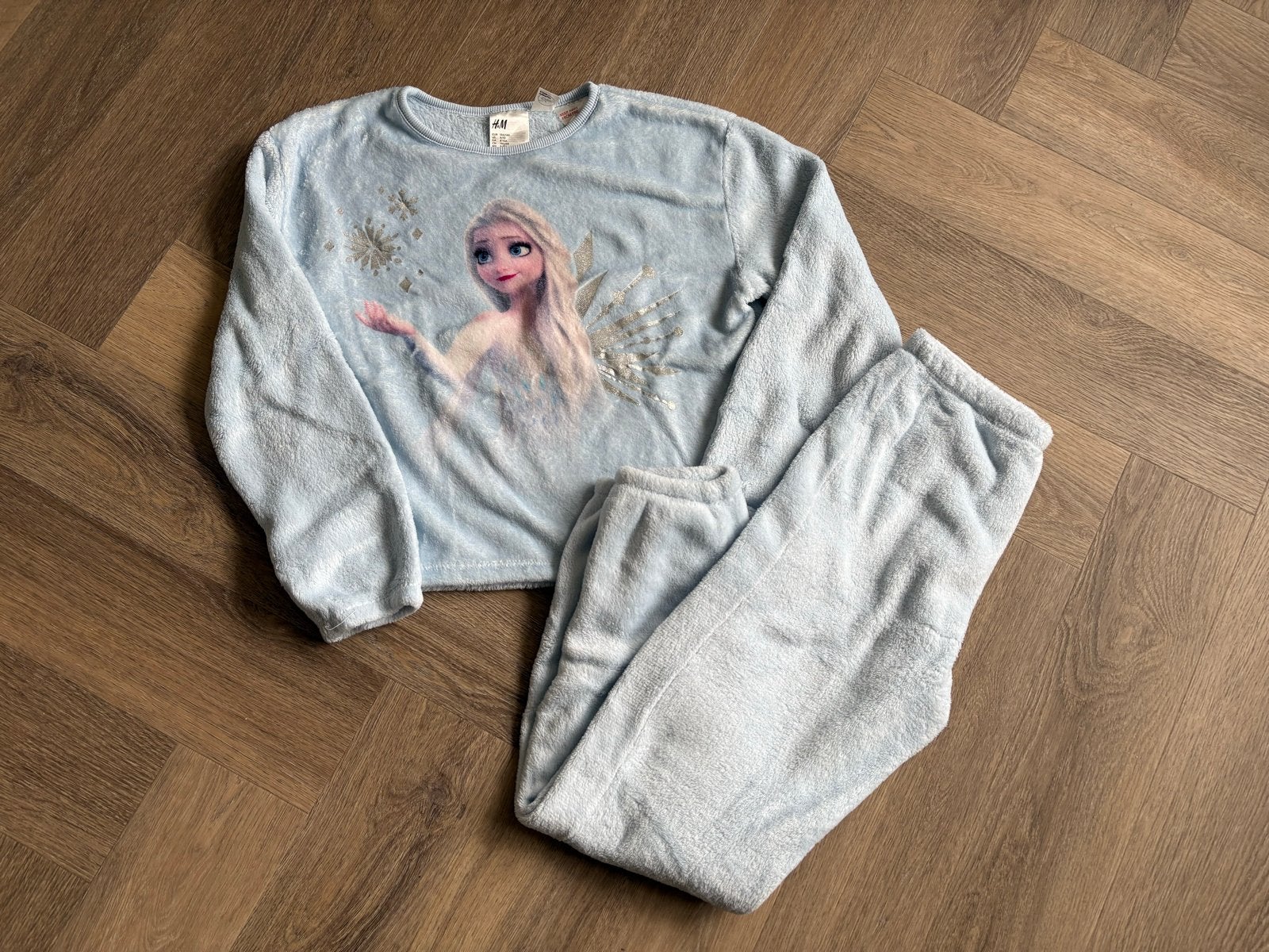 Warme Disney Frozen Elsa pyjama H&M maat 134/140 zgan, Ophalen of Verzenden, Zo goed als nieuw, Meisje, Nacht- of Onderkleding