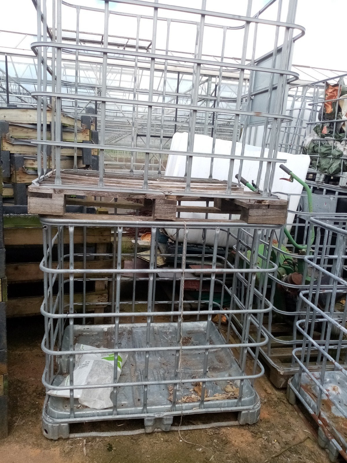 IBC boxen voor opslag van haardhout, dakpannen, kolen, Doe-het-zelf en Verbouw, Kratten en Dozen, Ophalen, Gebruikt, 100 cm of meer