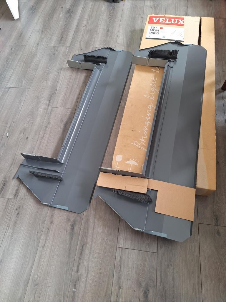 Velux dakraam gootstukken gladde dakpannen of riet, Doe-het-zelf en Verbouw, Dakpannen en Dakbedekking, Ophalen, Grijs, Minder dan 5 m²