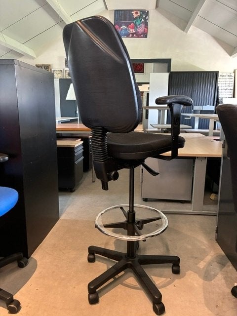 Hoge werk( stuurs)stoel met voetring, Ophalen, Gebruikt, -, Zwart