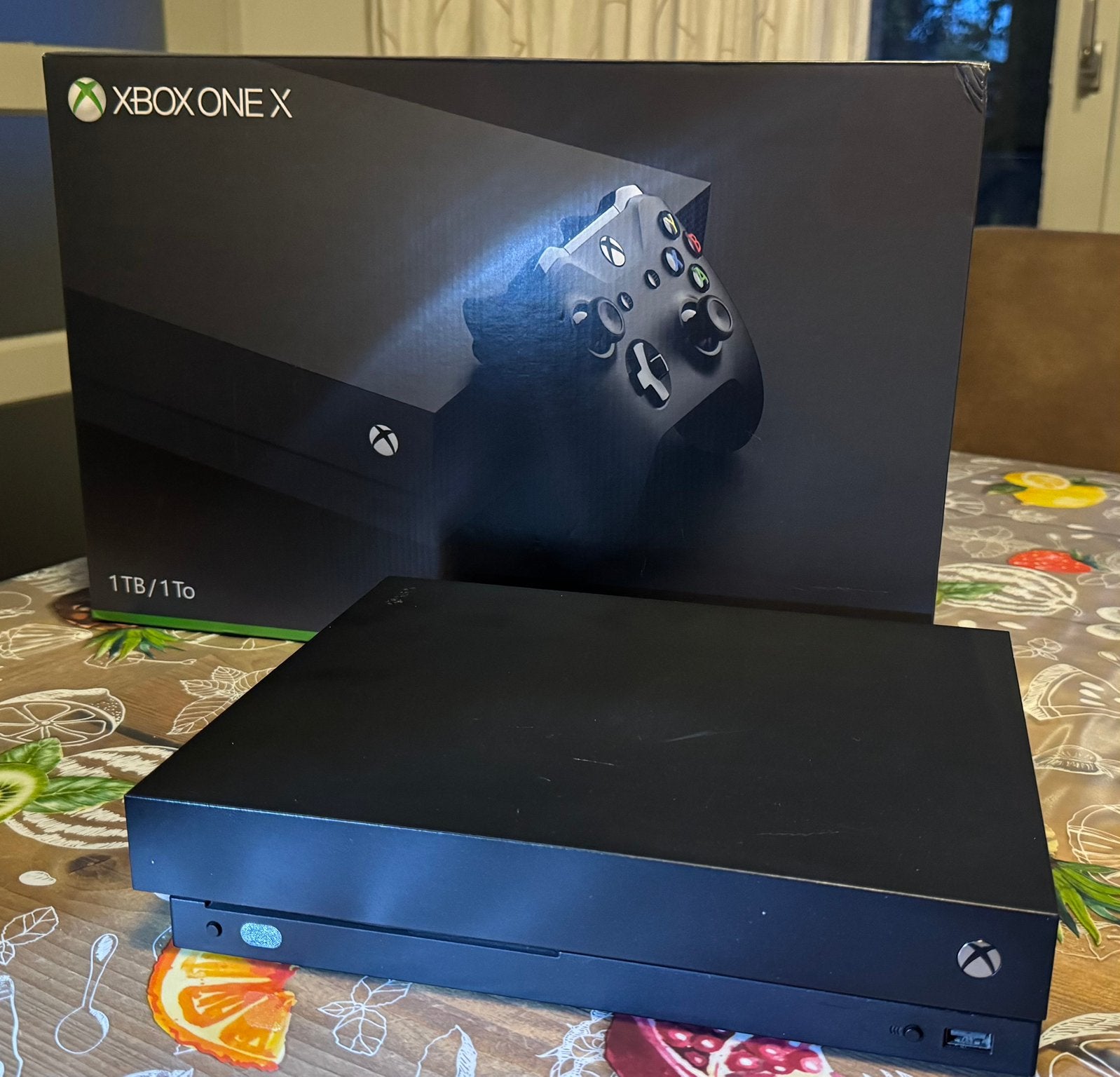 XBOX One X met 1 TB opslag, Ophalen, Zo goed als nieuw, Zonder controller, 1 TB