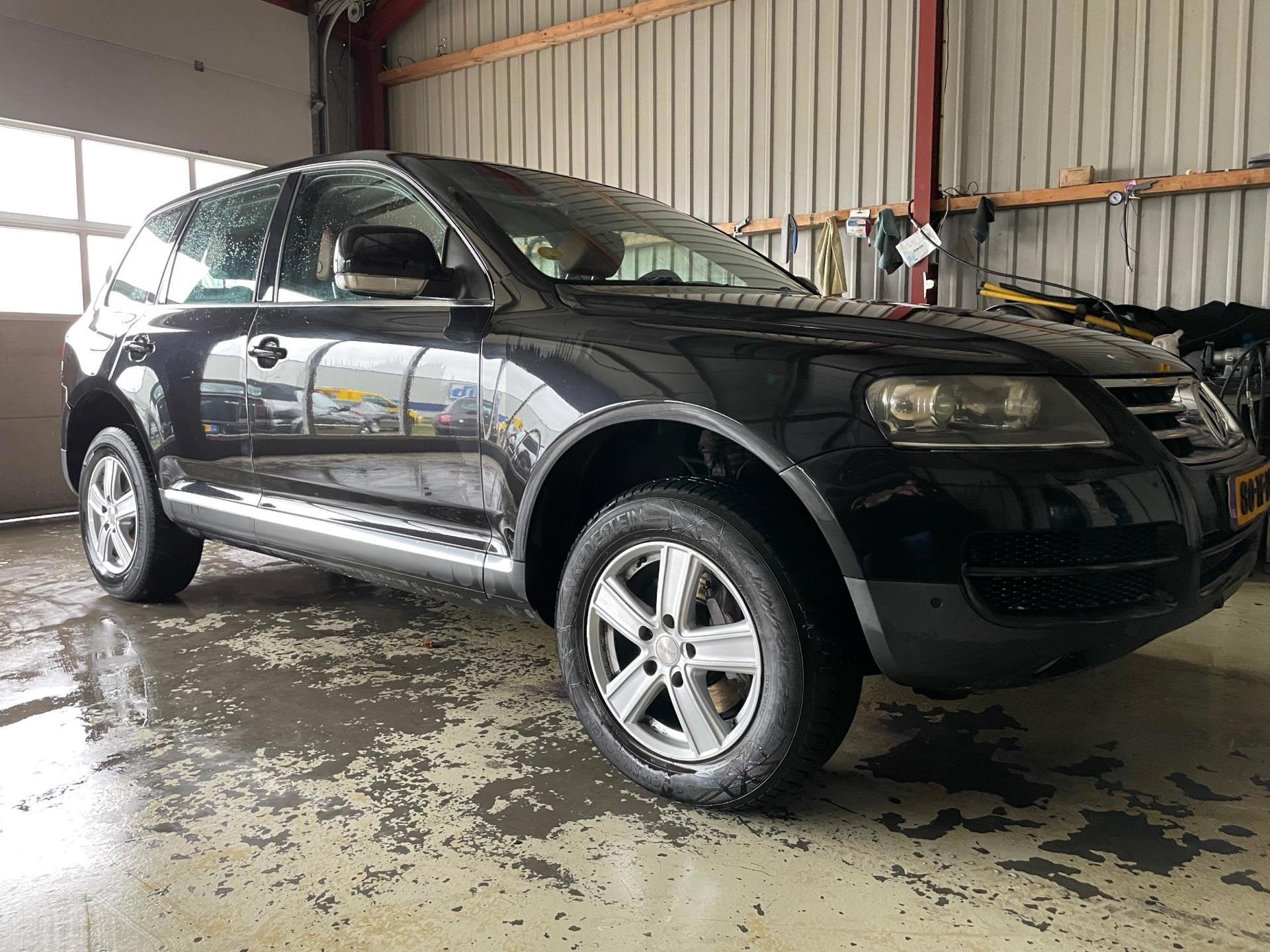 Volkswagen Touareg 3.0 TDI Motor Defect, Auto's, Automaat, Gebruikt, Automatische klimaatregeling, Zwart