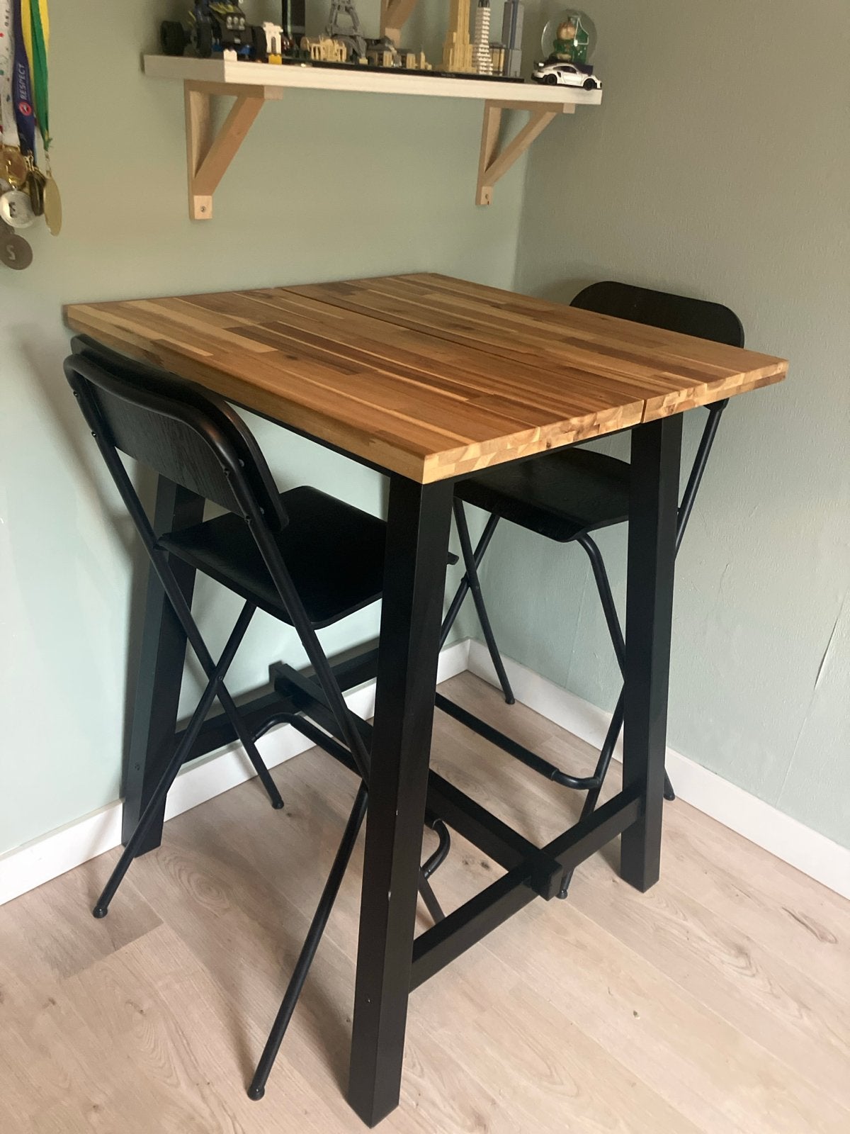 IKEA bartafel met 2 krukken - 102 cm hoog, Ophalen, Gebruikt, Met voetsteun, 90 cm of meer