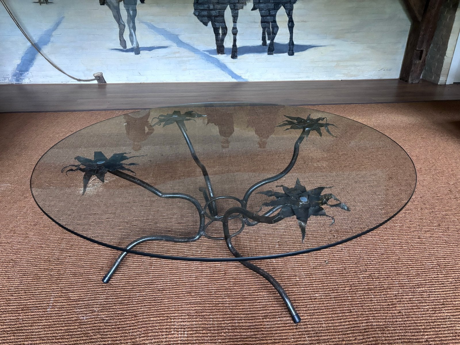 Unieke glazen salontafel met metalen bloemenonderstel, Huis en Inrichting, Tafels | Salontafels, Ophalen, 100 tot 150 cm, 50 tot 75 cm