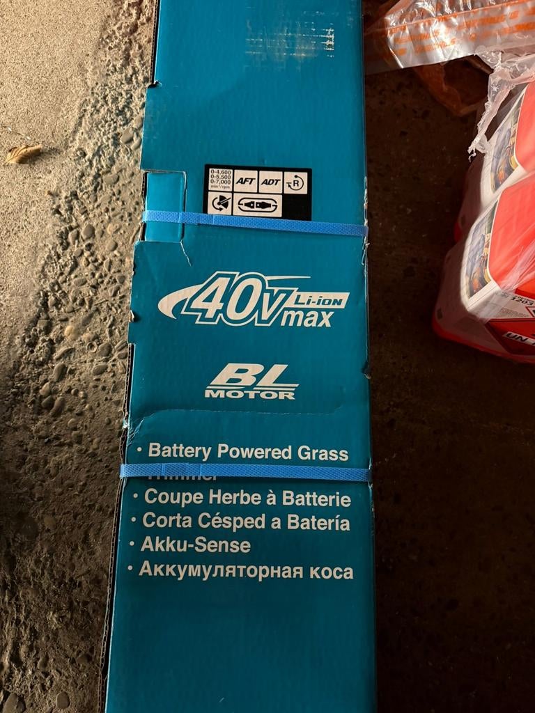 Makita ur101cz bosmaaier nieuw in doos, Tuin en Terras, Bosmaaiers, Ophalen, Nieuw, Accu