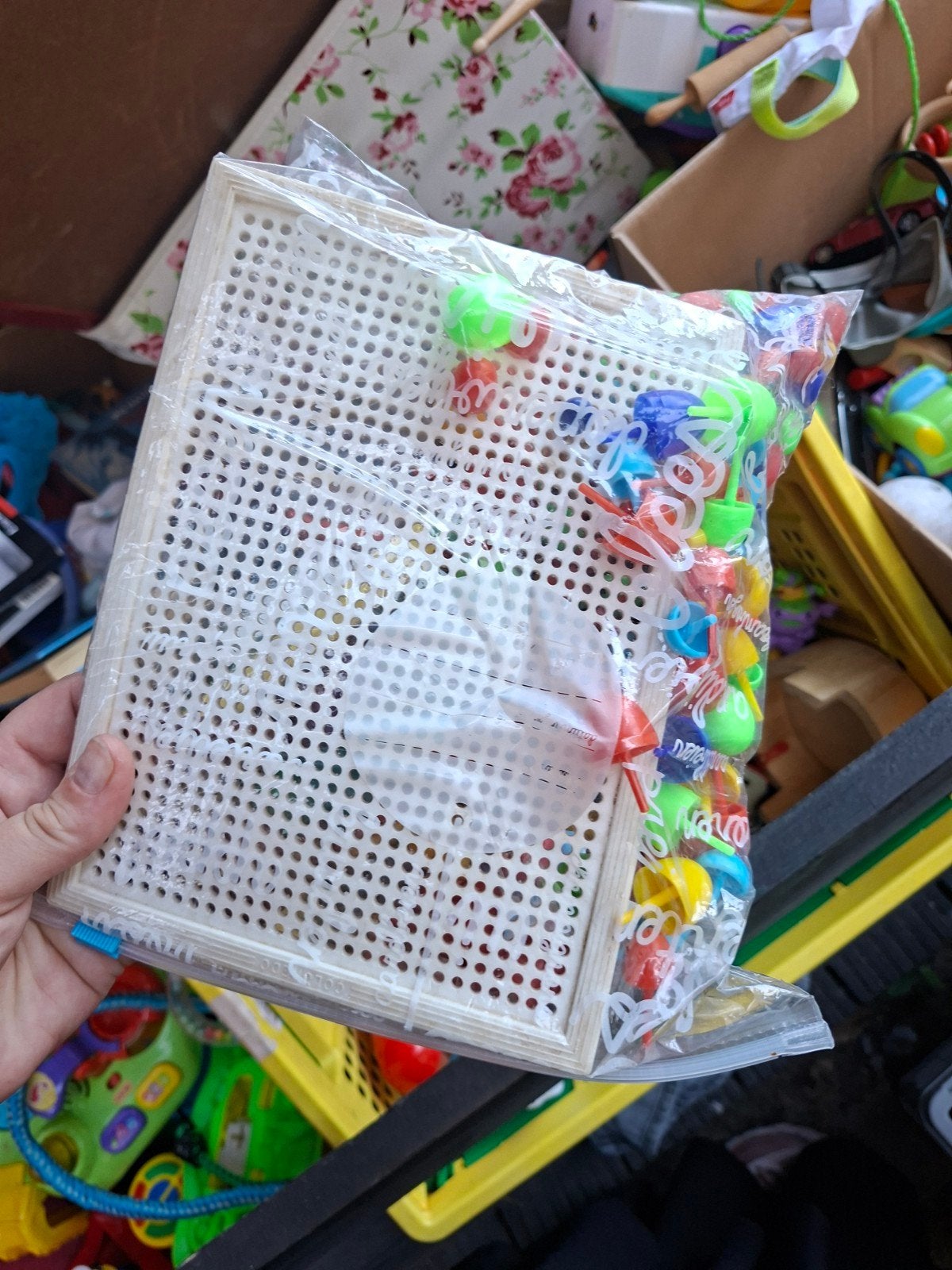 Steekplank met gekleurde pionnen - Creatief speelgoed, Ophalen of Verzenden, Zo goed als nieuw, Knutselen