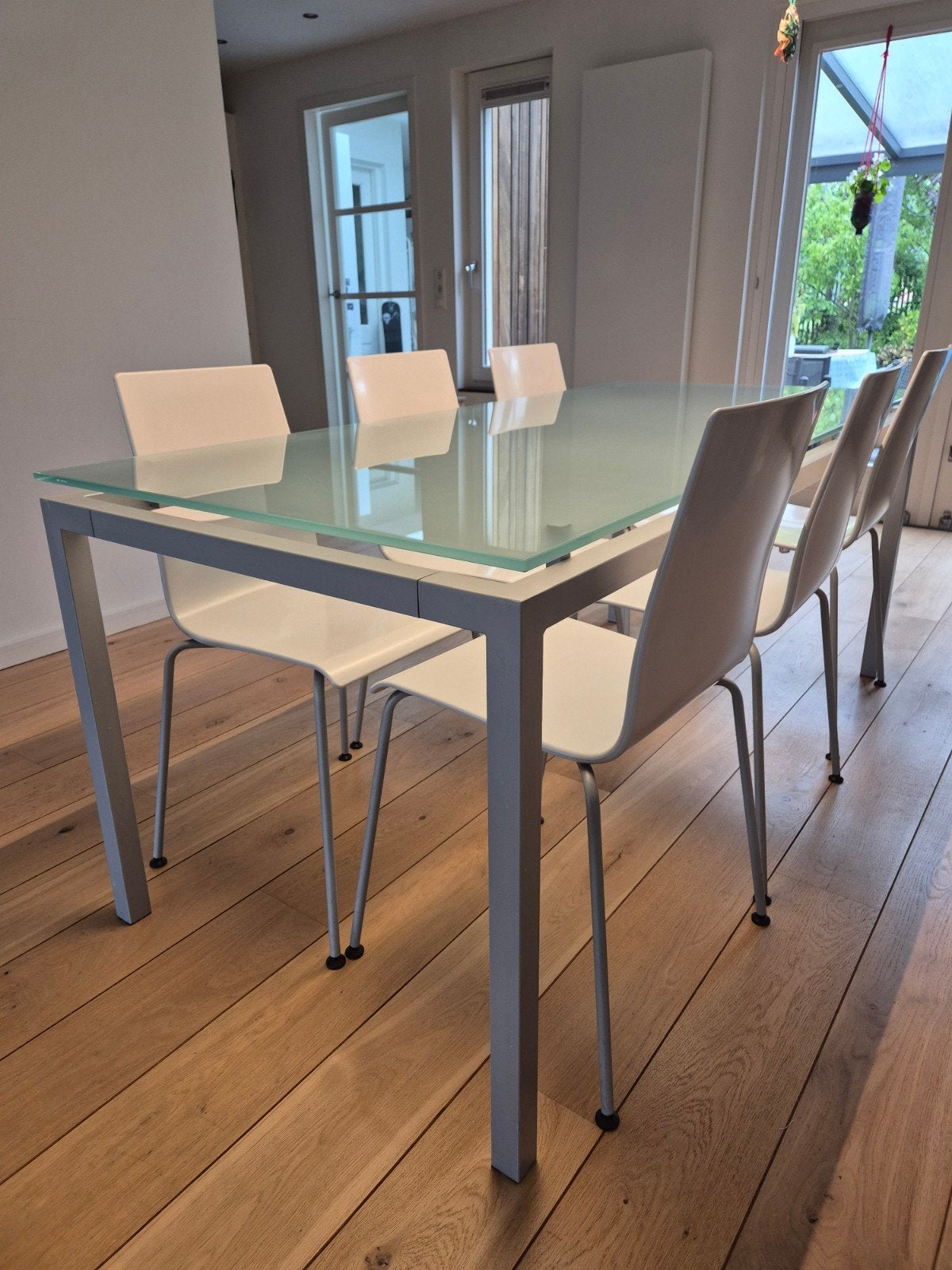 Moderne eettafel met glazen tafelblad en 6 stoelen, Huis en Inrichting, Tafels | Eettafels, Ophalen, 50 tot 100 cm, Glas, Vijf personen of meer