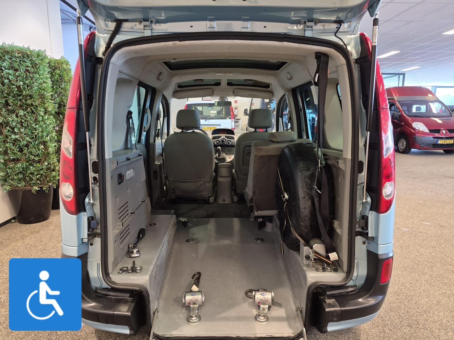 Renault Kangoo Rolstoelauto 3+1 (airco), Auto's, 12 maanden, Stof, Gebruikt, Blauw