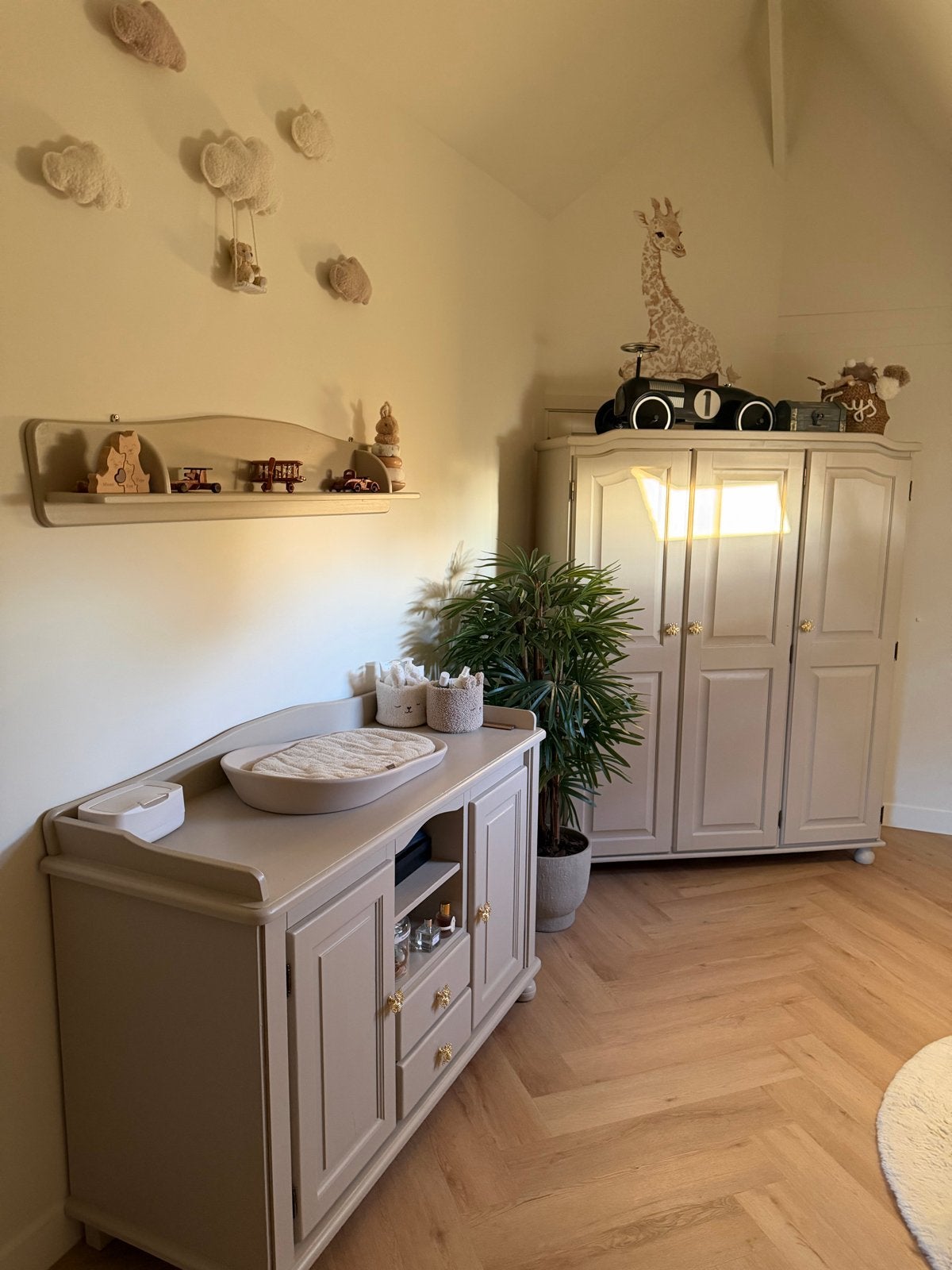 Complete luxe babykamer – massief hout – kleur Oatmeal