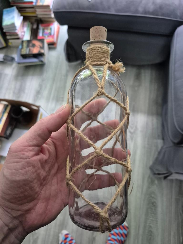Glazen fles met touwdecoratie en kurk, Huis en Inrichting, Woonaccessoires | Vazen, Ophalen of Verzenden, Gebruikt, Overige kleuren