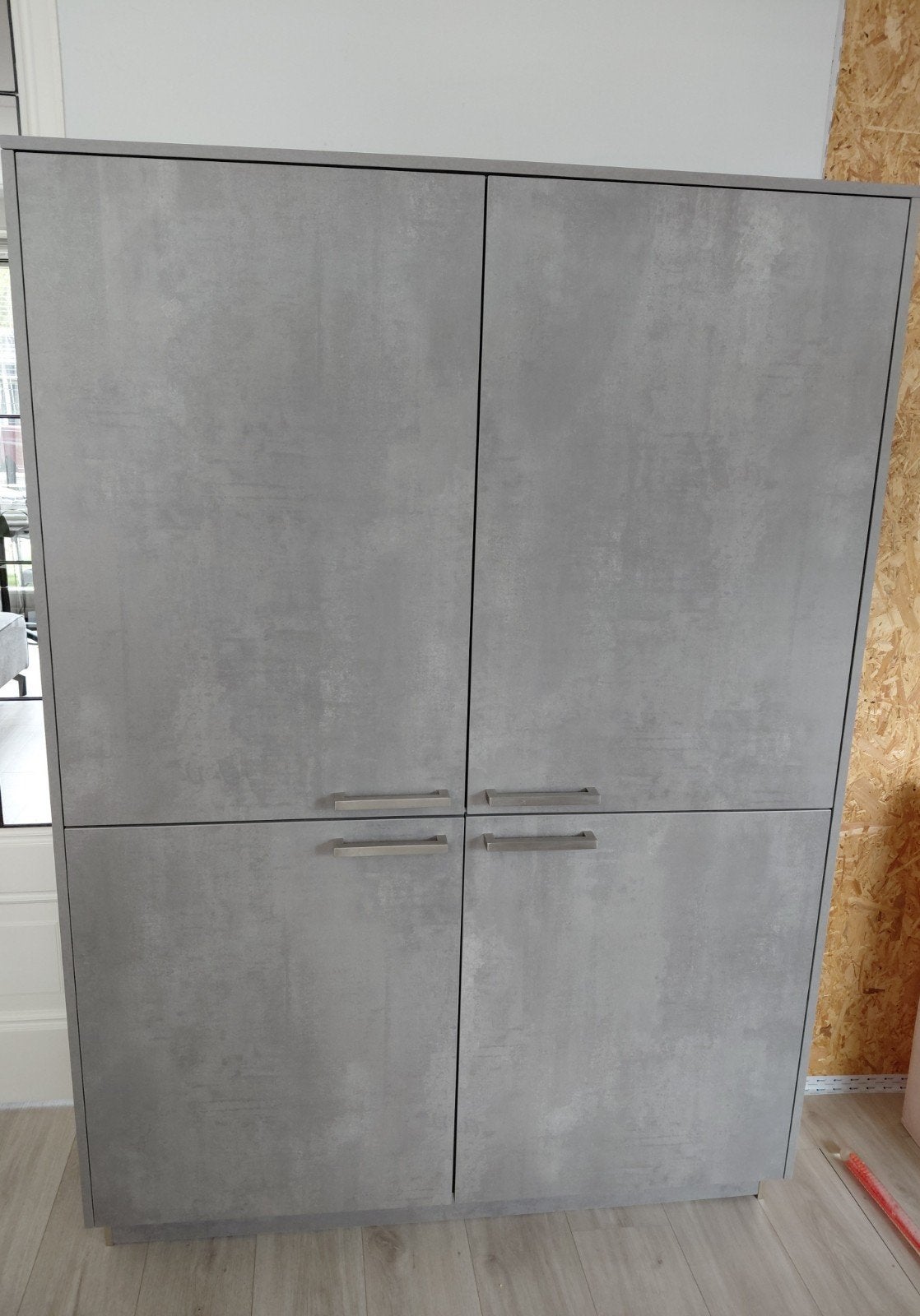 Betonlook (servies)kast, Huis en Inrichting, Ophalen, Zo goed als nieuw, 25 tot 50 cm, 150 tot 200 cm