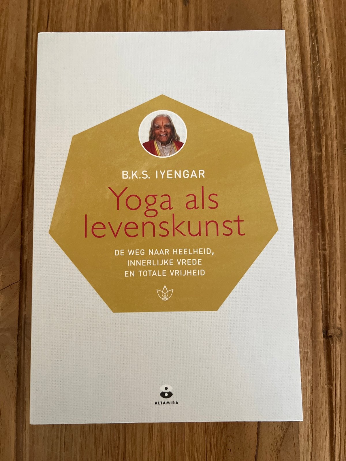 Yoga als levenskunst - B.K.S. Iyengar, Ophalen of Verzenden, Nieuw, Meditatie of Yoga, Instructieboek