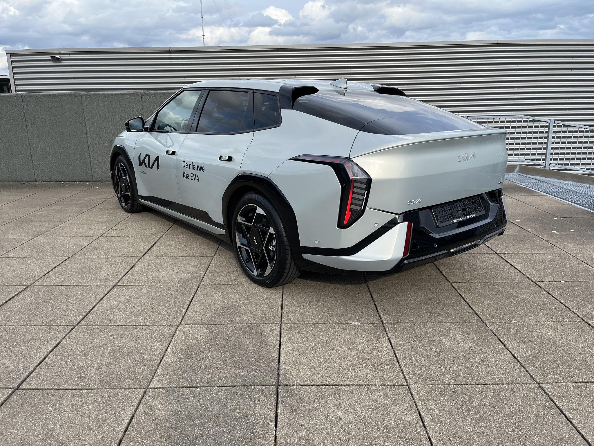 Kia EV4 Fastback GT-PlusLine 81.4 kWh Nu in de Showroom in I, Auto's, Kia, 81 kWh, 612 km, Parkeerassistent, 33 min