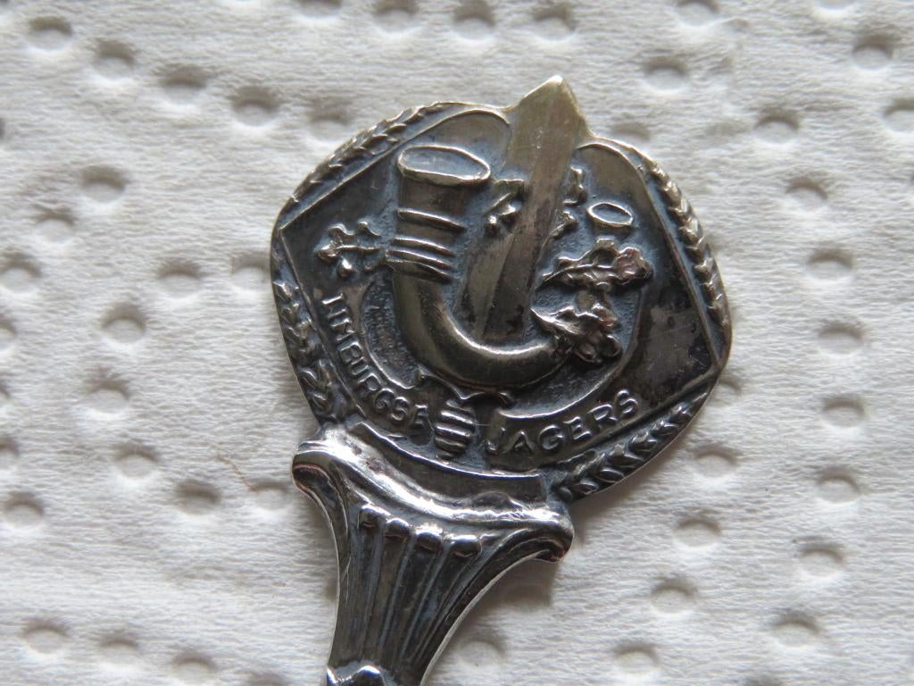 Verzilverde Suikerschep Embleem Embleem Limburgse Jagers, Verzamelen, Verzenden, Zo goed als nieuw, Porselein, Bestek
