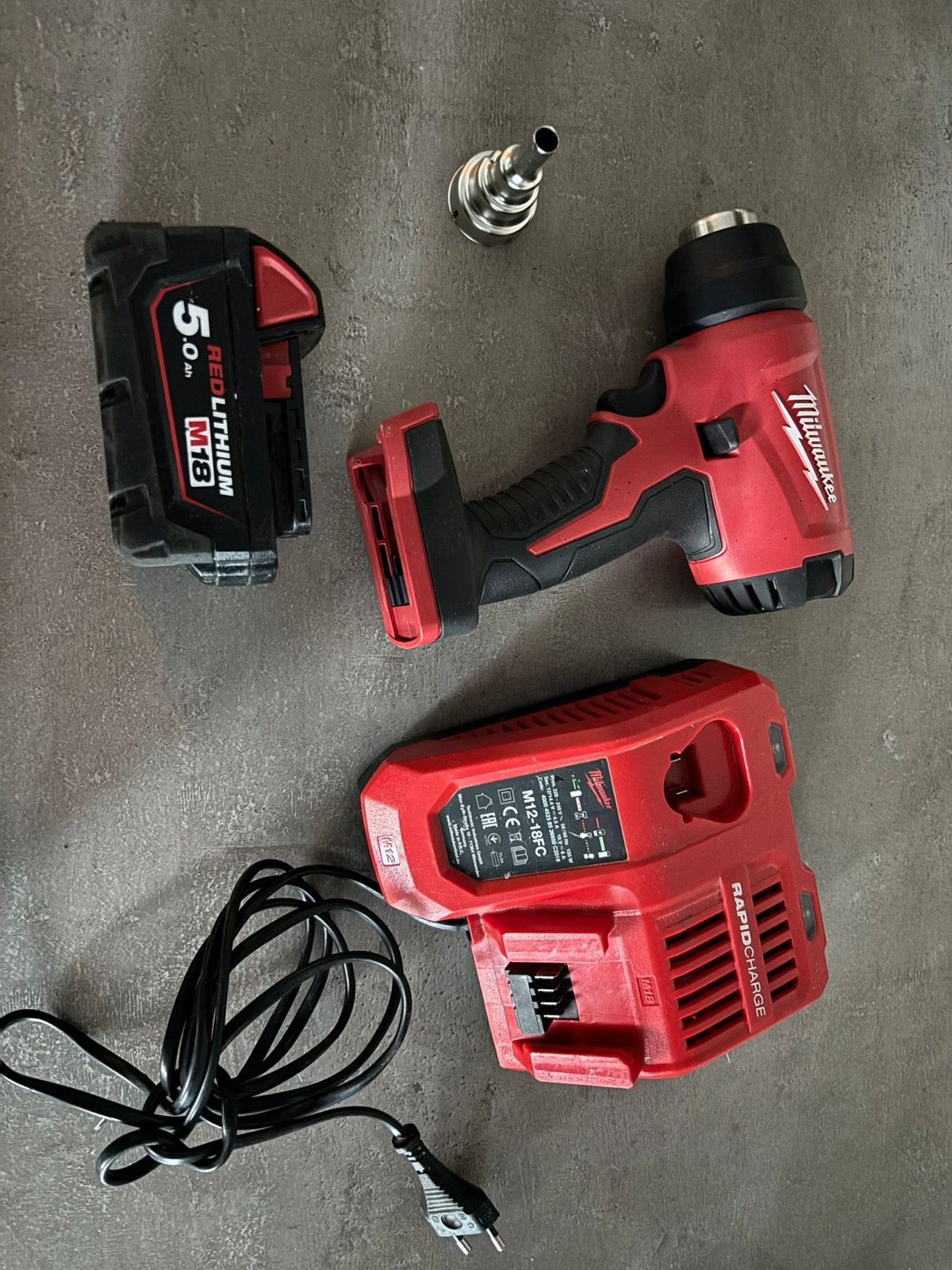 Milwaukee heteluchtpistool M18 met accu en lader, Ophalen of Verzenden, Zo goed als nieuw