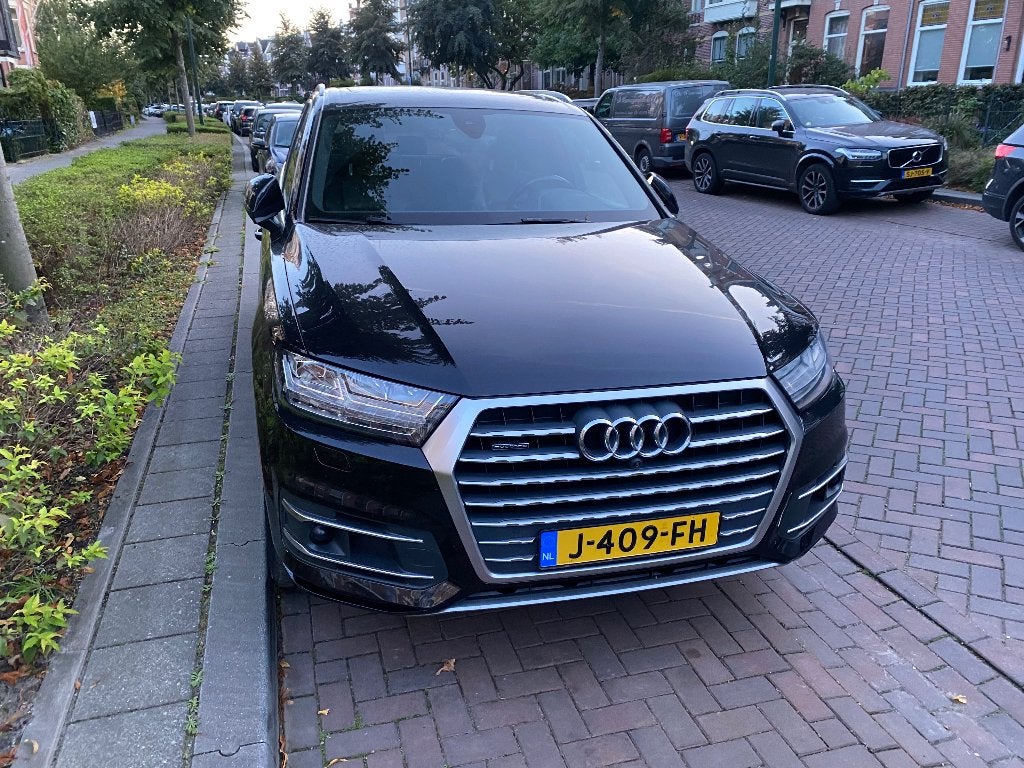 Audi Q7 2018 Zwart, Auto's, Automaat, 2199 kg, Zwart, 138 €/maand