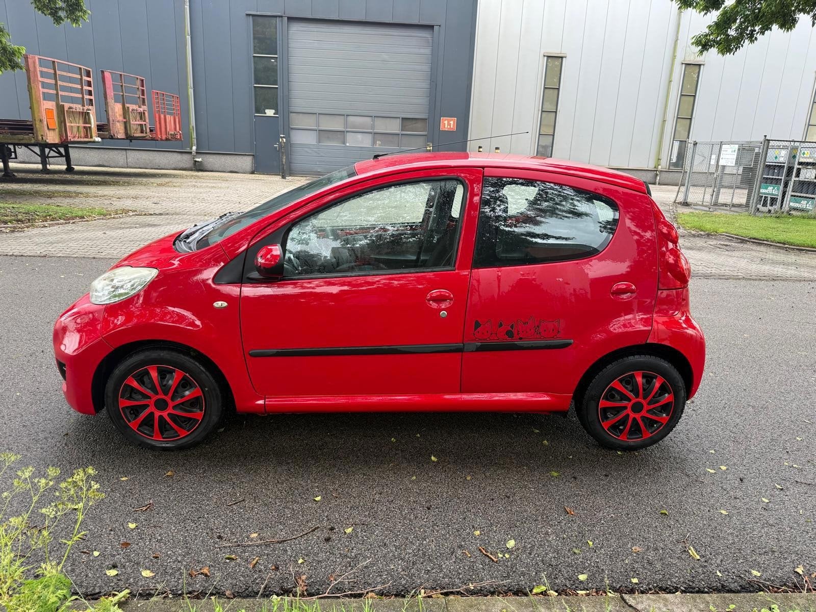 Peugeot 107 1.0-12V XS 5 drs (sprijstuk lekt), Voorwielaandrijving, Gebruikt, 4 stoelen, 68 pk