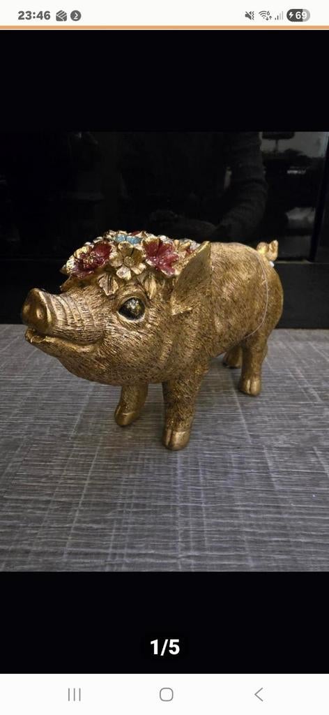 Decoratief gouden varken met een bloemenkrans op zijn hoofd., Ophalen of Verzenden, Nieuw, Dier