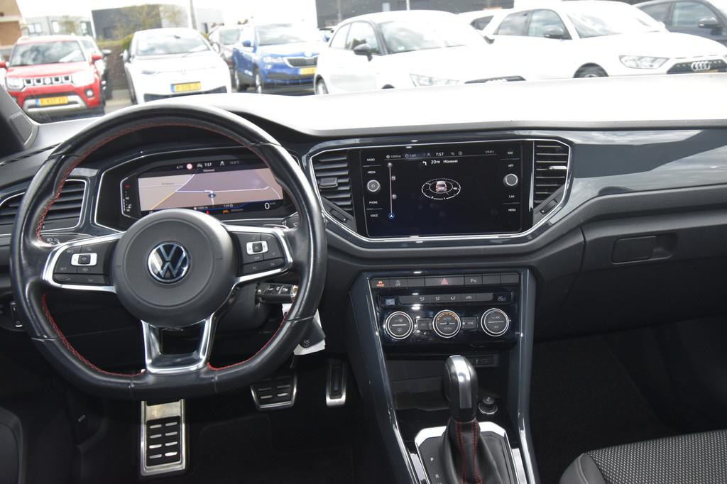 Volkswagen T-Roc 1.5 TSI Sport , TREKHAAK , VIRTUAL COCKPIT, 1254 kg, 150 pk, Leder en Stof, Zwart