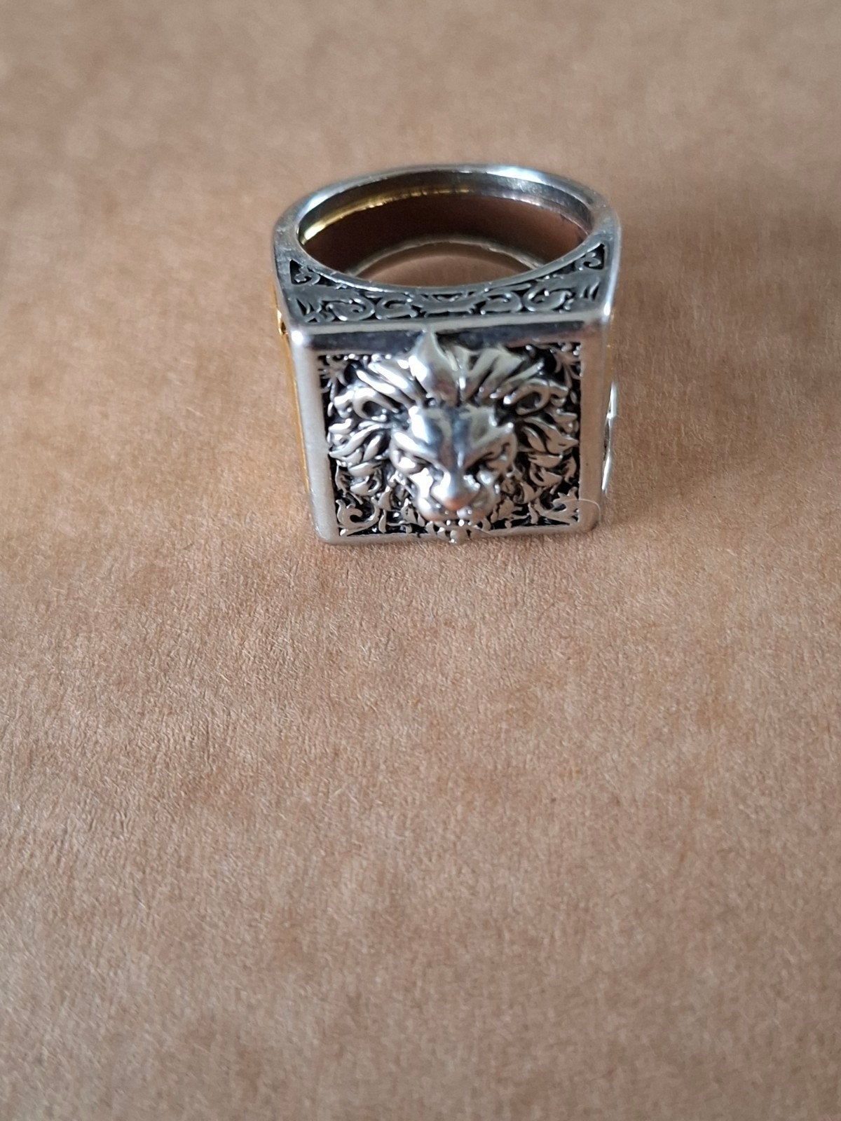 Heren Leeuwenkop Ring Zilverkleurig met Gouden Accent, IJzer of Staal, 19 tot 20, Heer, Ophalen of Verzenden
