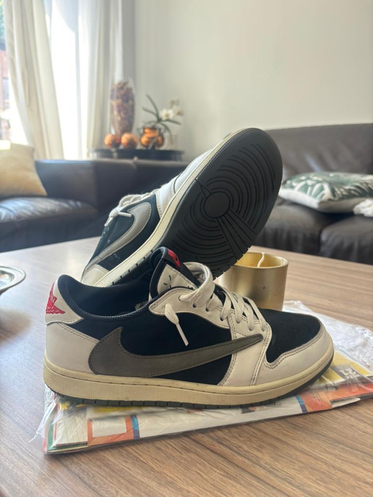Travis Scott x Air Jordan 1 Low OG "Olive", Zwart, Ophalen of Verzenden, Sneakers of Gympen, Zo goed als nieuw