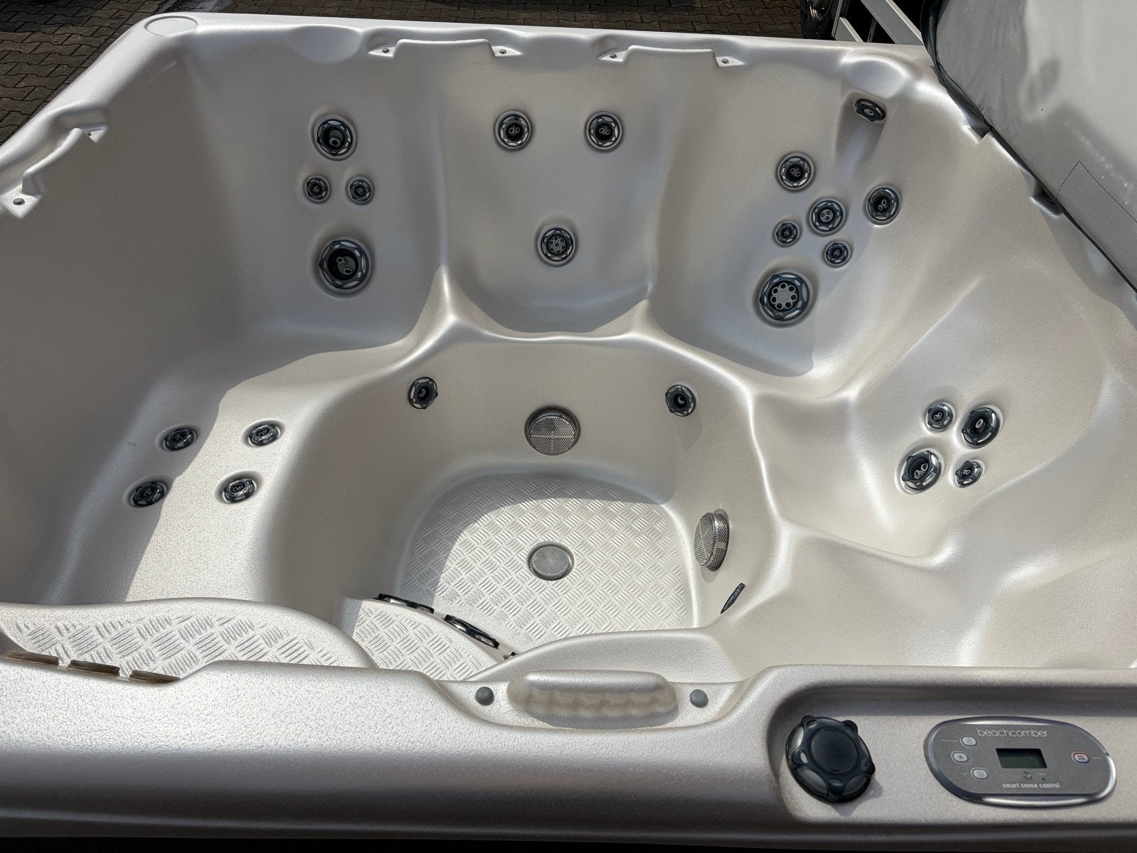 Beachcomber Hybrid 550 Jacuzzi/spa Canadees topmerk, Ophalen, Gebruikt, Afdekzeil, Vast