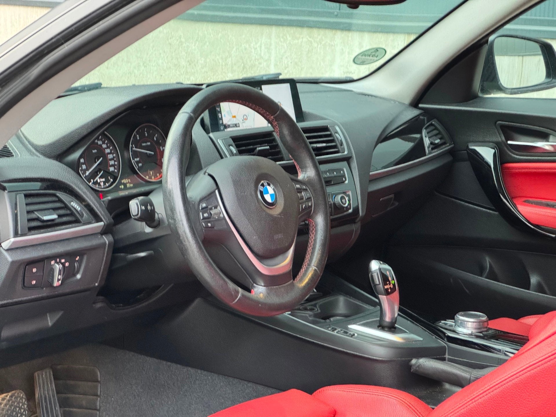 BMW 1-serie 118d High Executive|AUT|NAVI|ROODLEDER|PDC|2XSLE, Auto's, Dealer onderhouden, Achterwielaandrijving, Euro 6, 150 pk