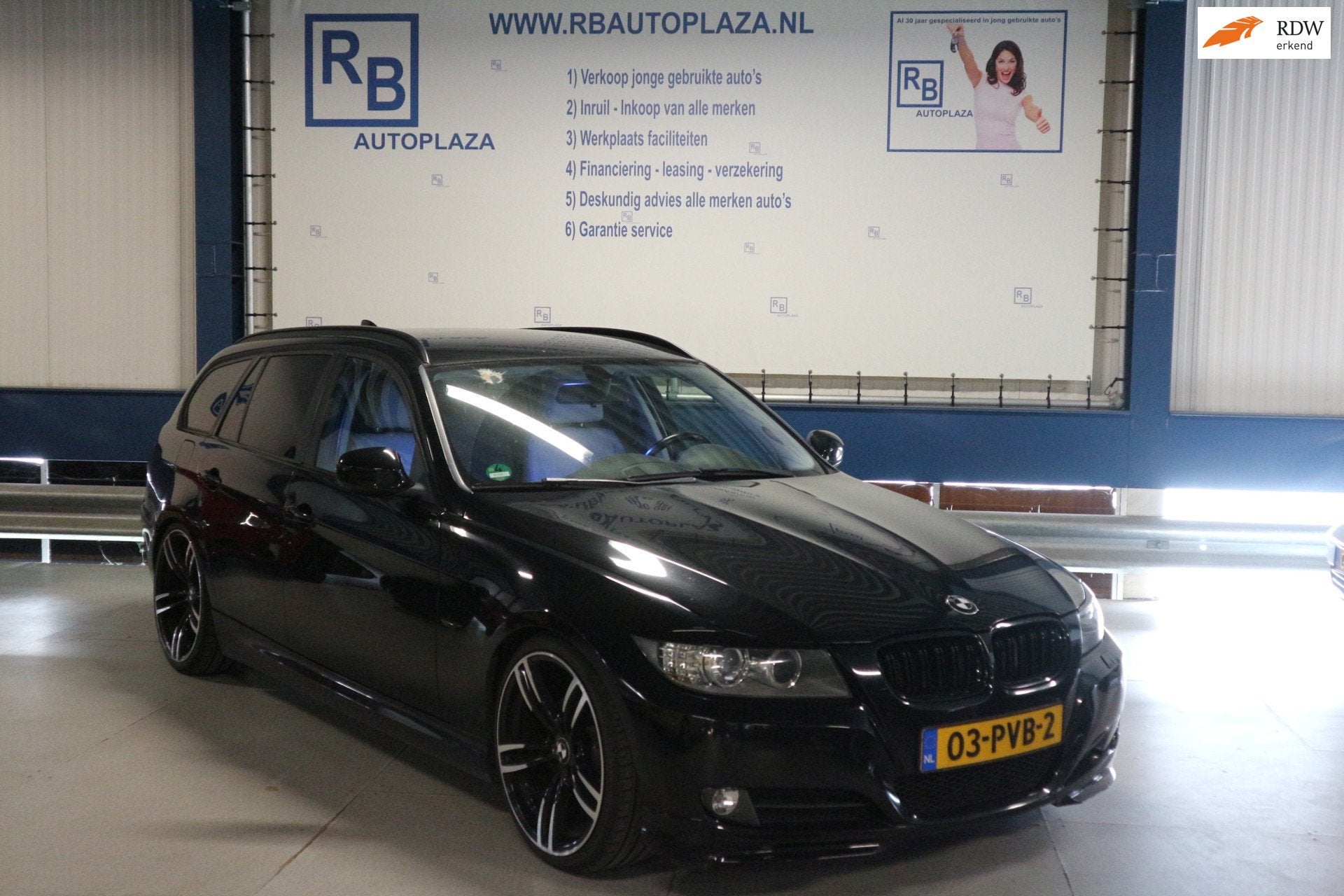 BMW 3-serie Touring 318i LEER / VELG / FACELIFT / BLACK PACK, Euro 5, 4 cilinders, Parkeersensor, Zwart