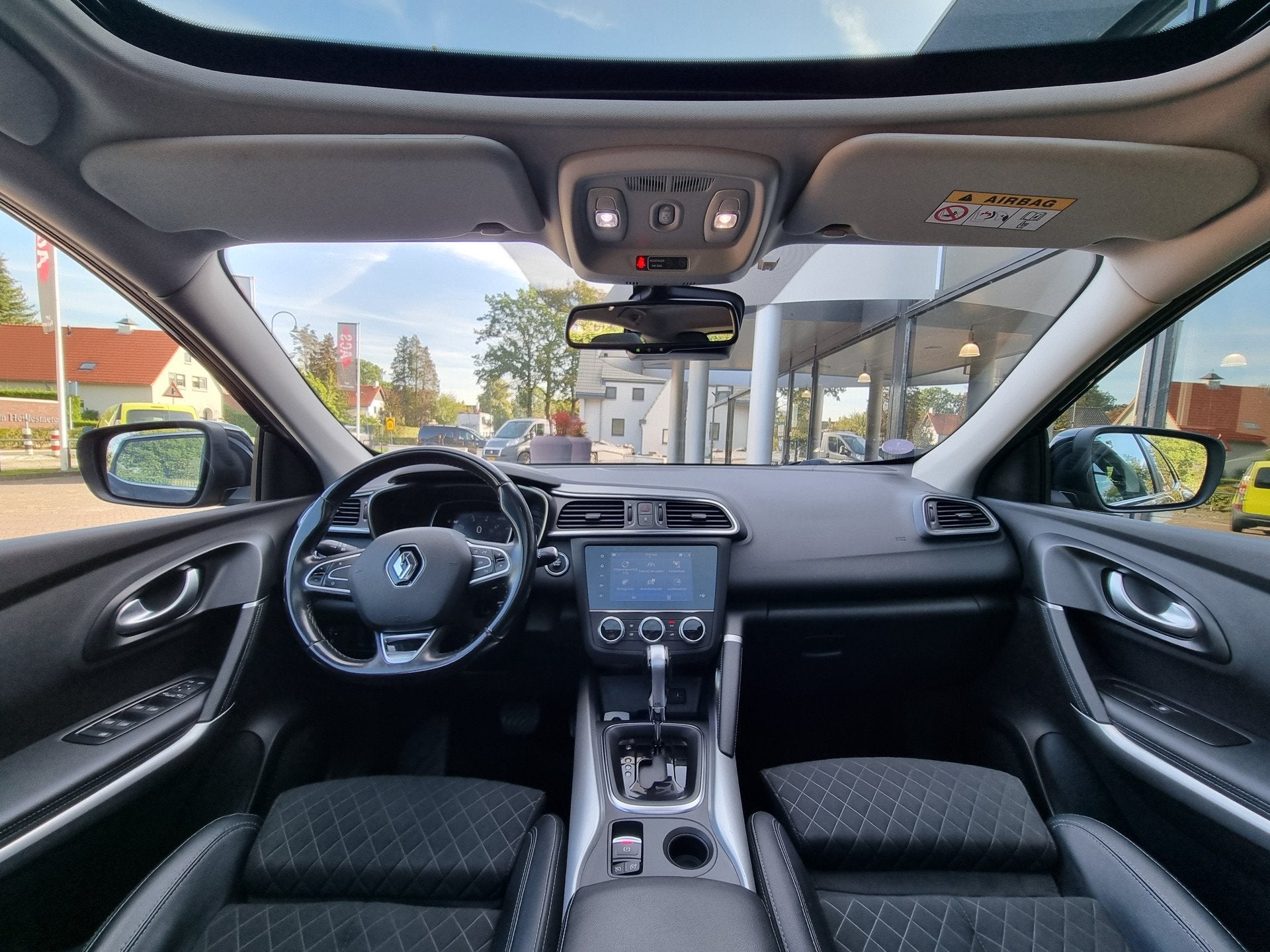 Renault Kadjar 1.3 TCe Intens | Panorama | Leder | Dodehoek, Auto's, Gebruikt, 715 kg, 160 pk, Zwart