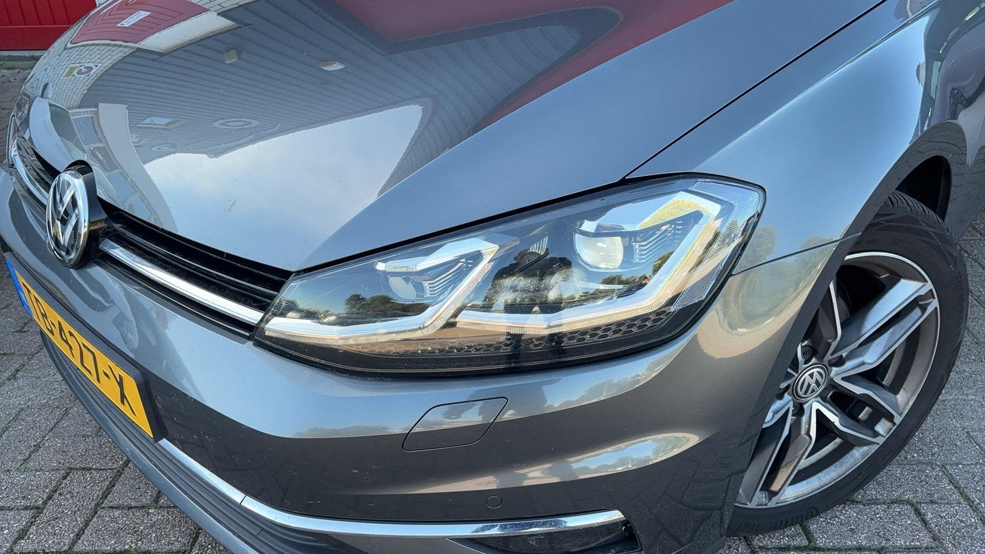 Volkswagen Golf 1.5 TSI Highline Business AUTOMAAT / PANORAM, Auto's, Dealer onderhouden, 4 cilinders, 150 pk, Bedrijf